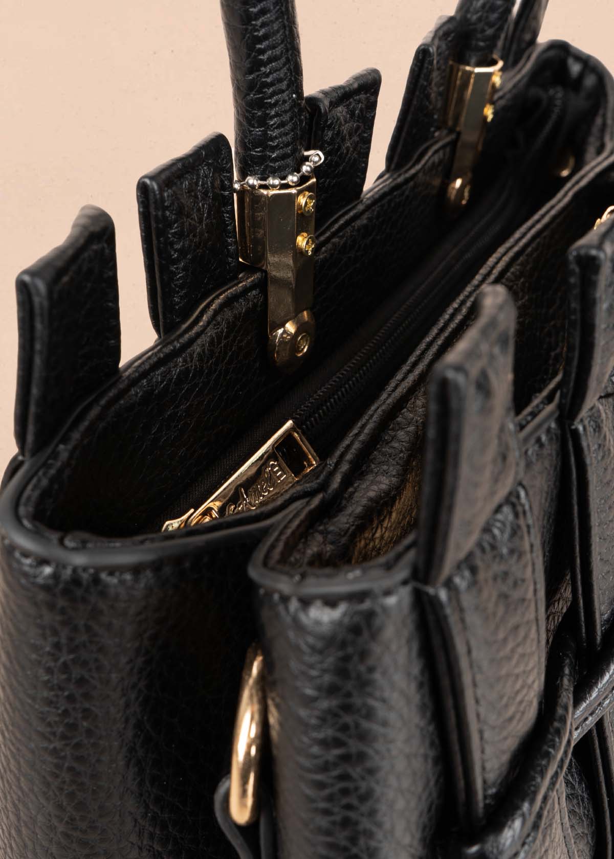 Bolso tipo cartera color negro con llavero 105763