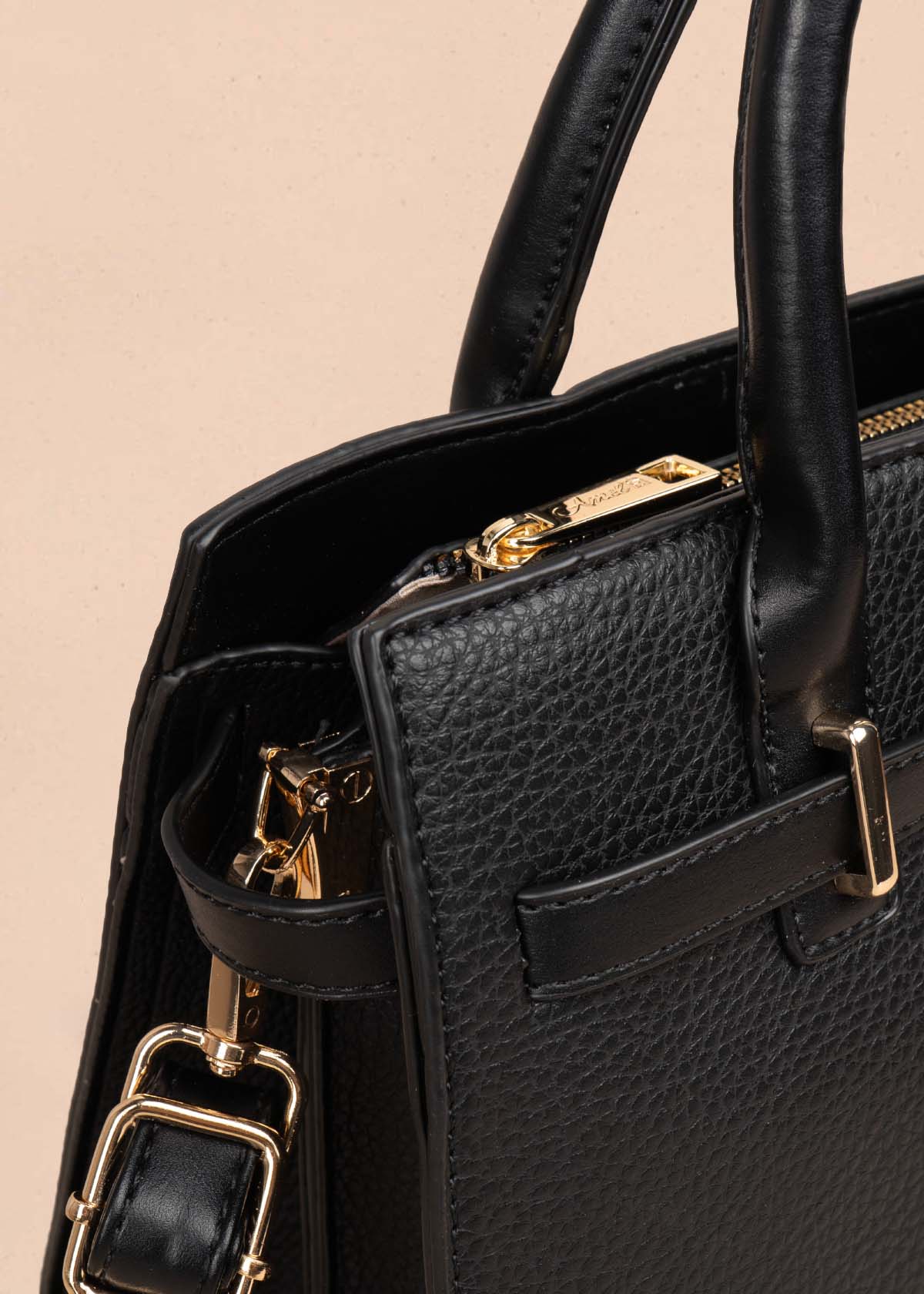 Bolso tipo cartera color negro con pañoleta 105769