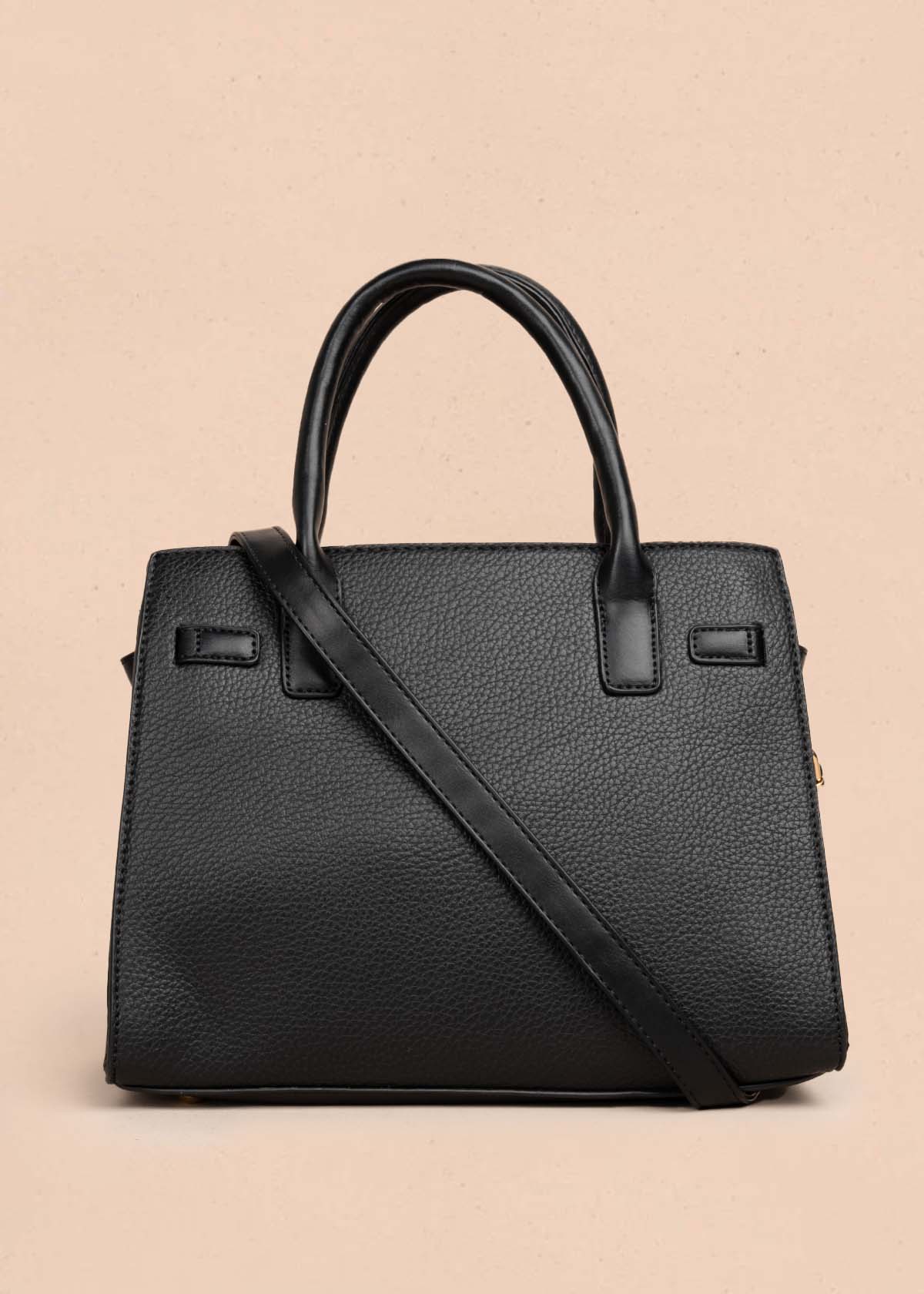 Bolso tipo cartera color negro con pañoleta 105769