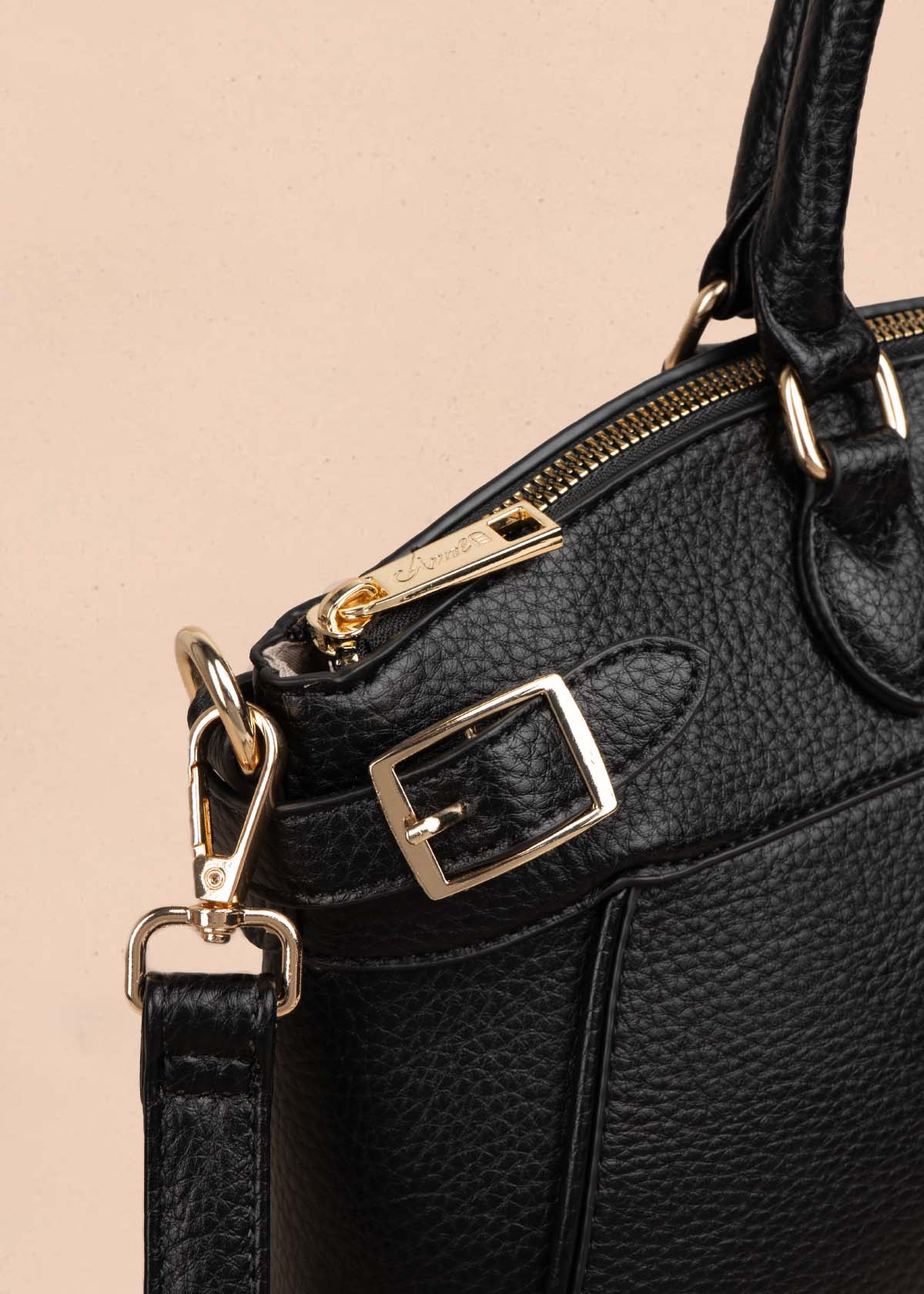 Bolso tipo cartera color negro 105770