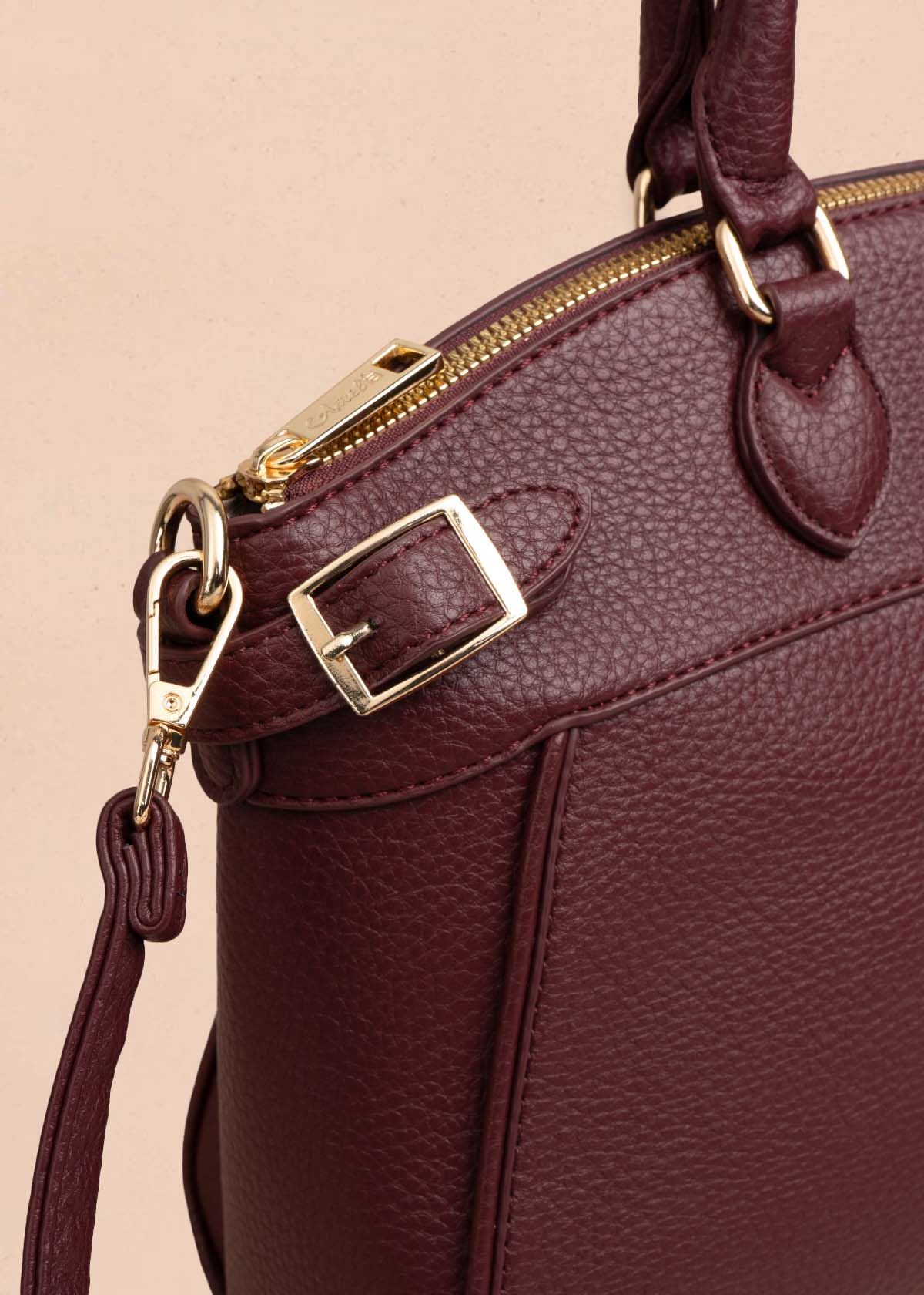 Bolso tipo cartera color vinotinto 105770