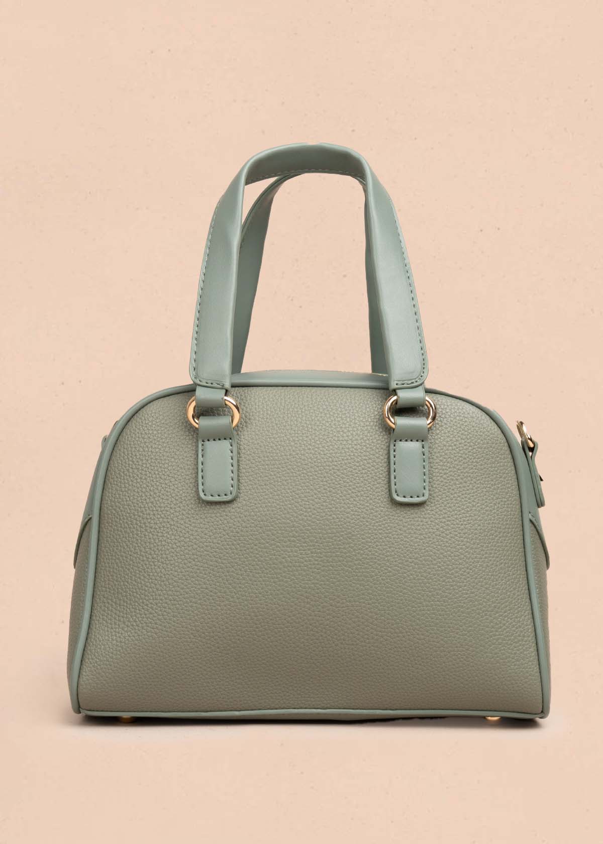 Bolso manos libres color verde con cadena en cierre 105771