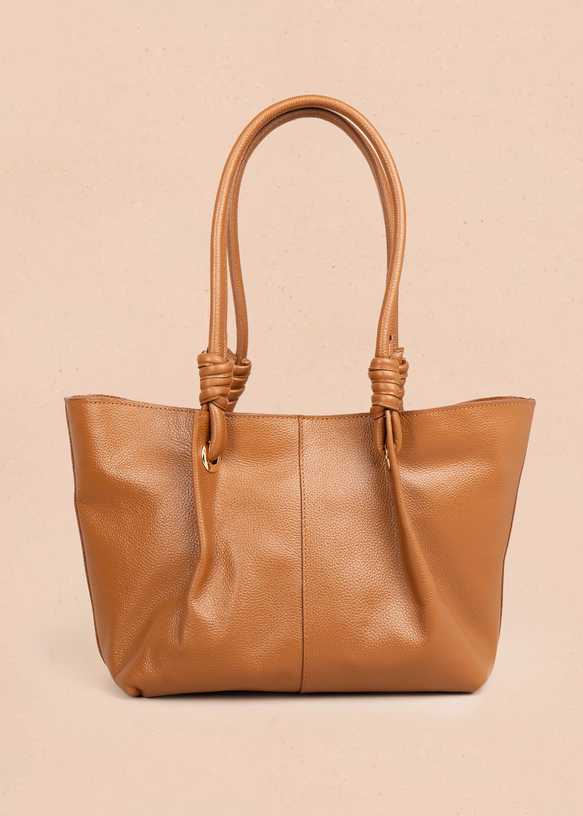 Bolso tipo cartera en cuero color miel 105782