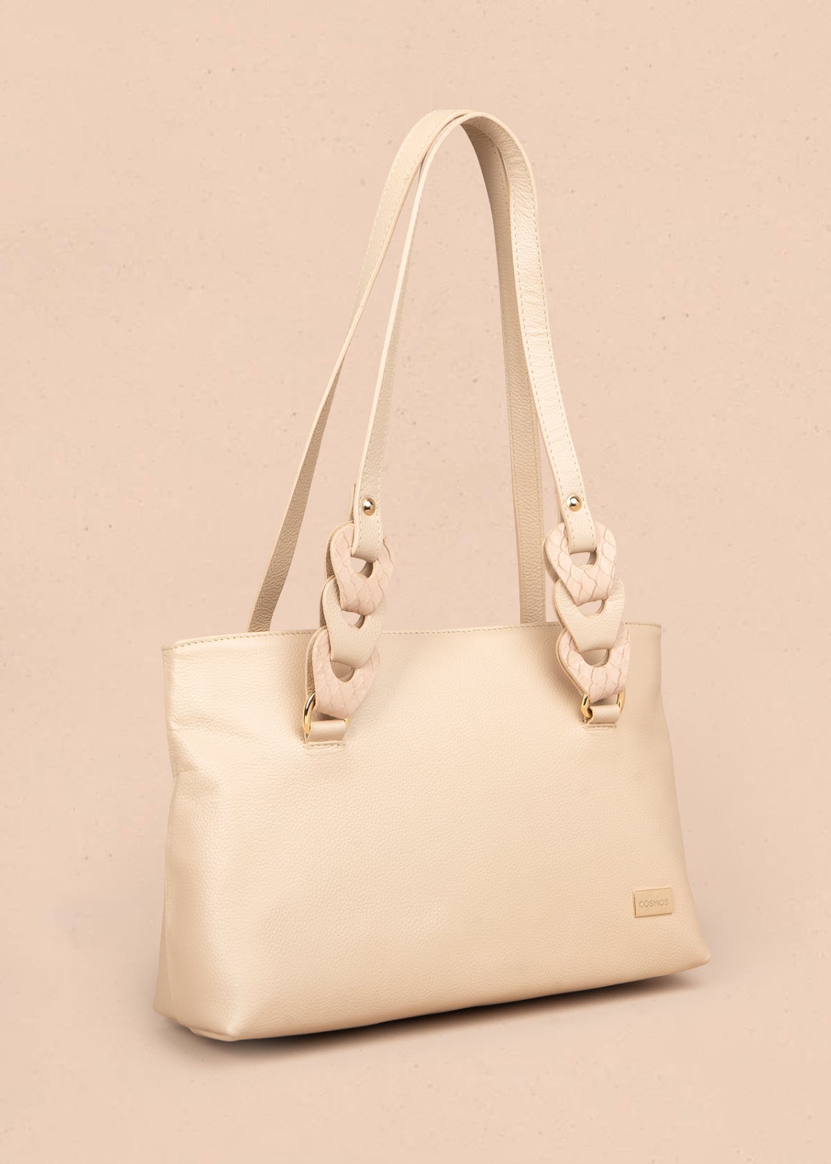 Bolso tipo cartera en cuero color beige con asas en eslabón 105784