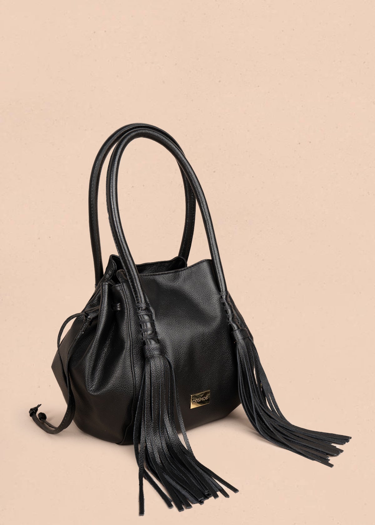 Bolso tipo cartera en cuero color negro con flecos 105787