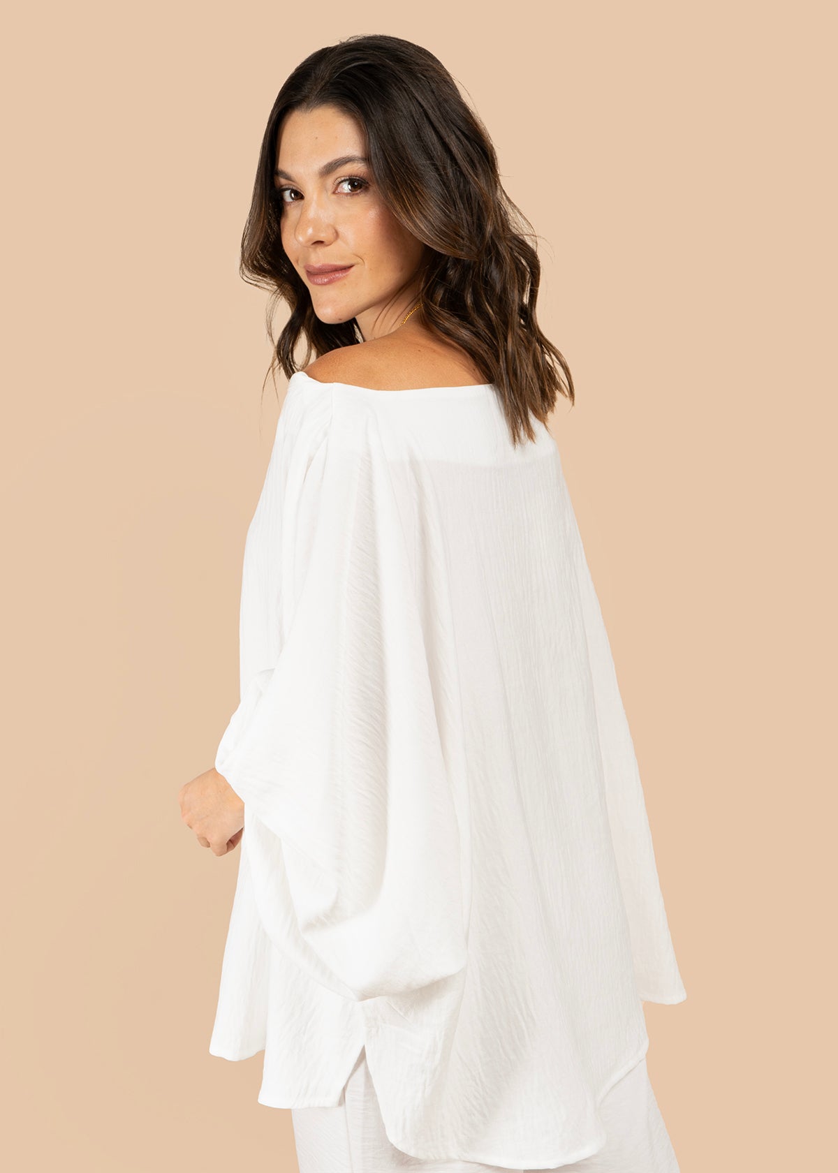 Blusa color blanco cuello bandeja 105793