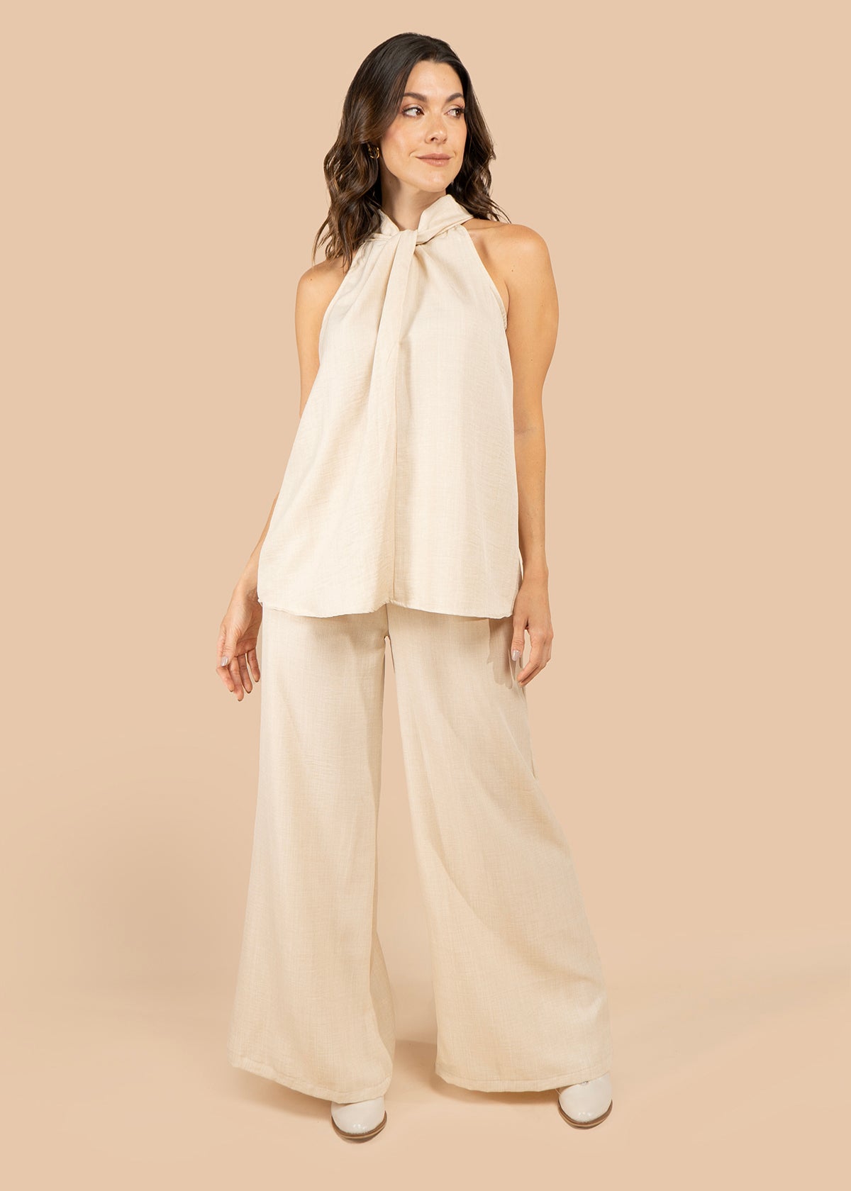 Blusa color beige con nudo en el cuello 105801