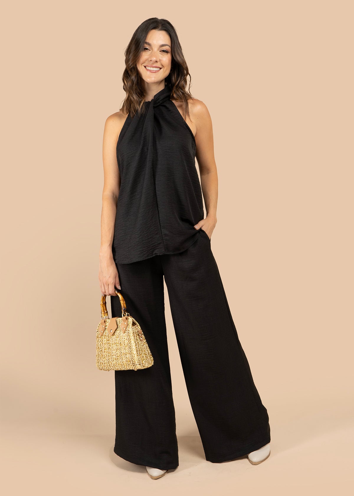Blusa color negro con nudo en el cuello 105801