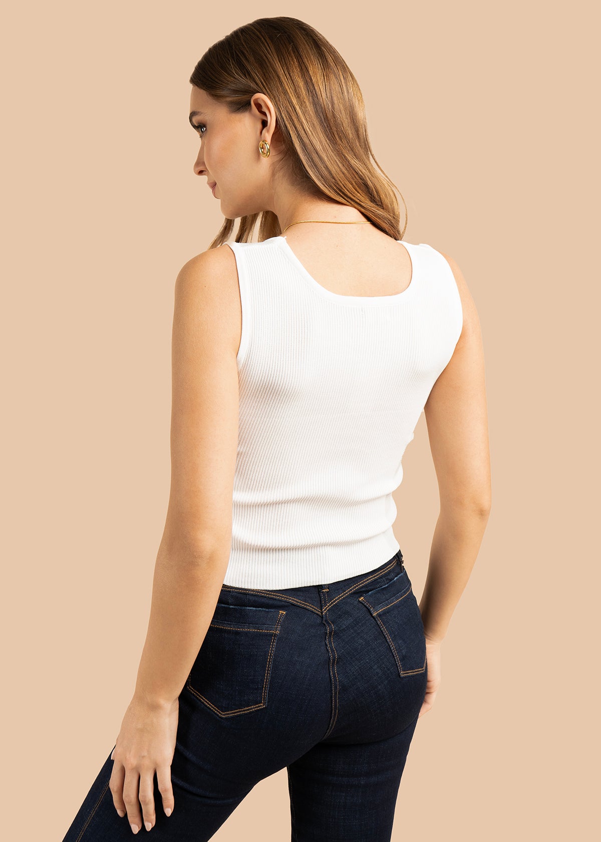 Camiseta color blanco con bordado frontal detallado 105819