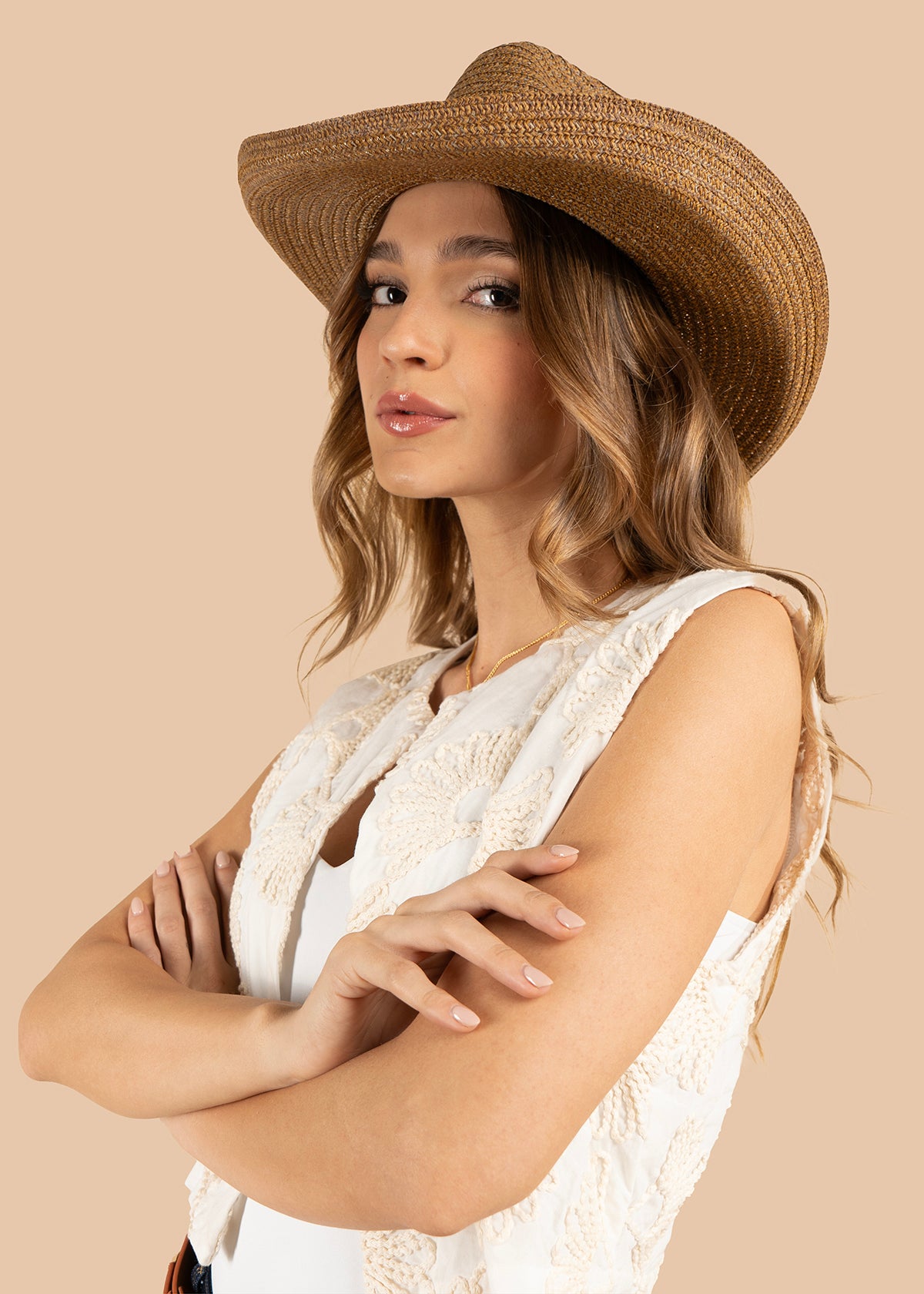Chaleco color beige con bordado floral 105807