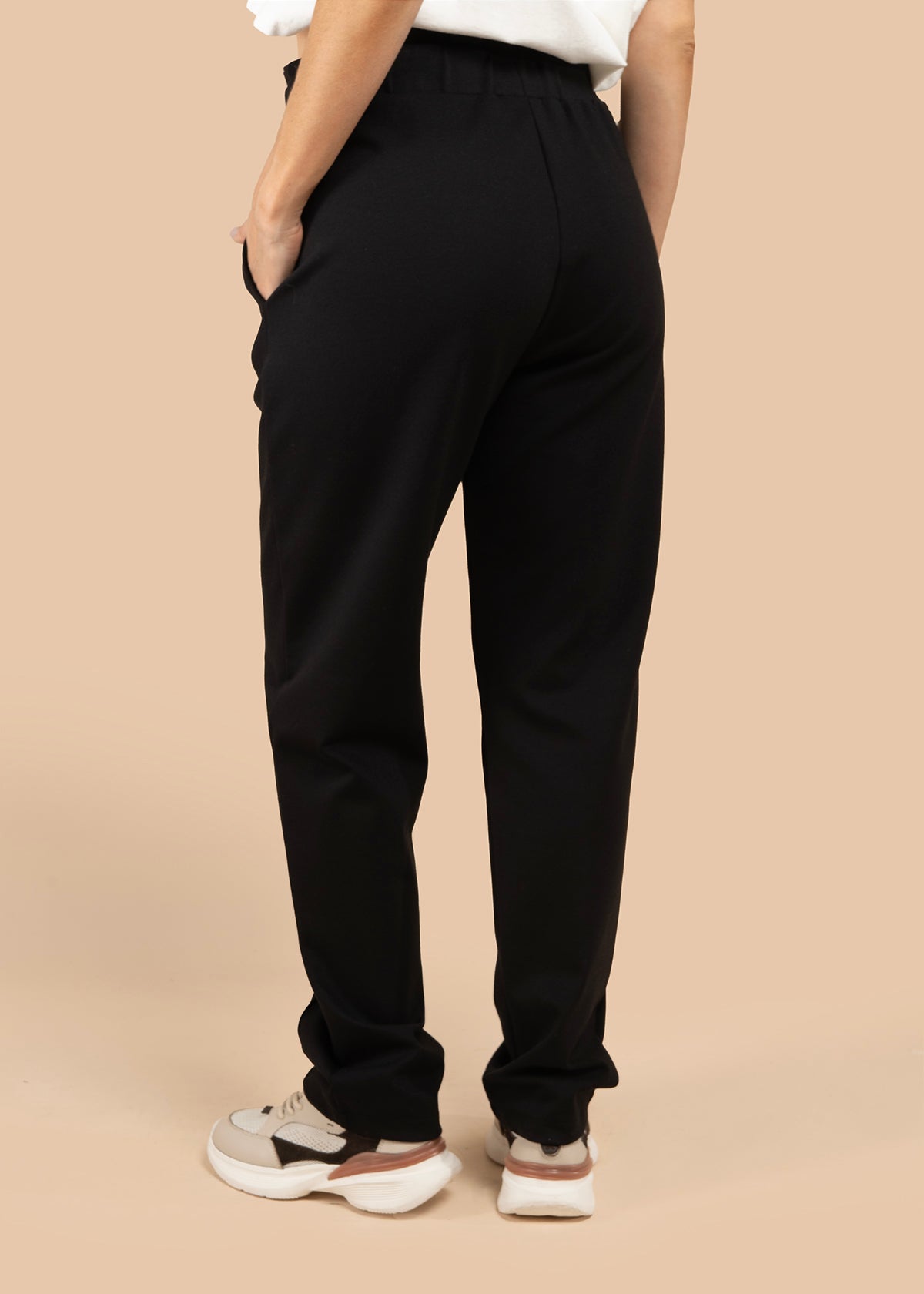 Pantalón color negro con pretina elástica 105811