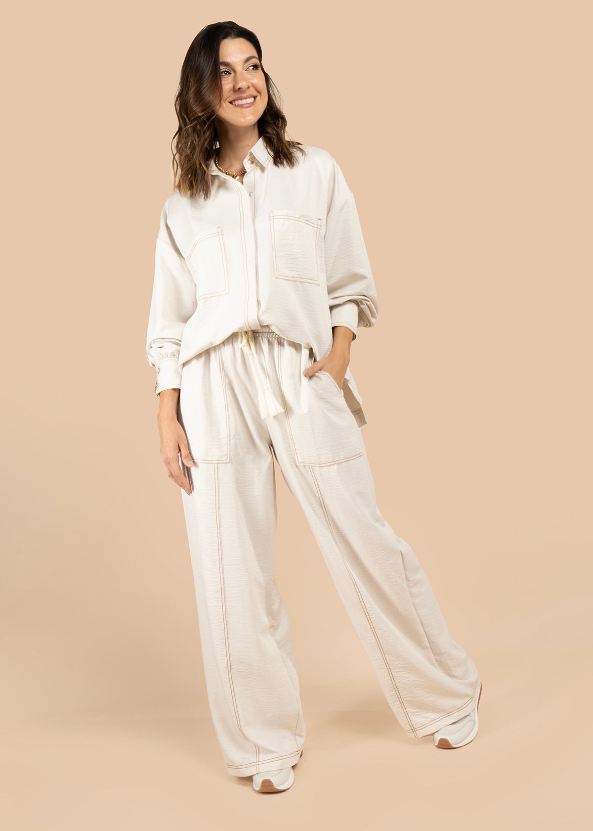 Pantalón color beige con cordón en cintura 105828