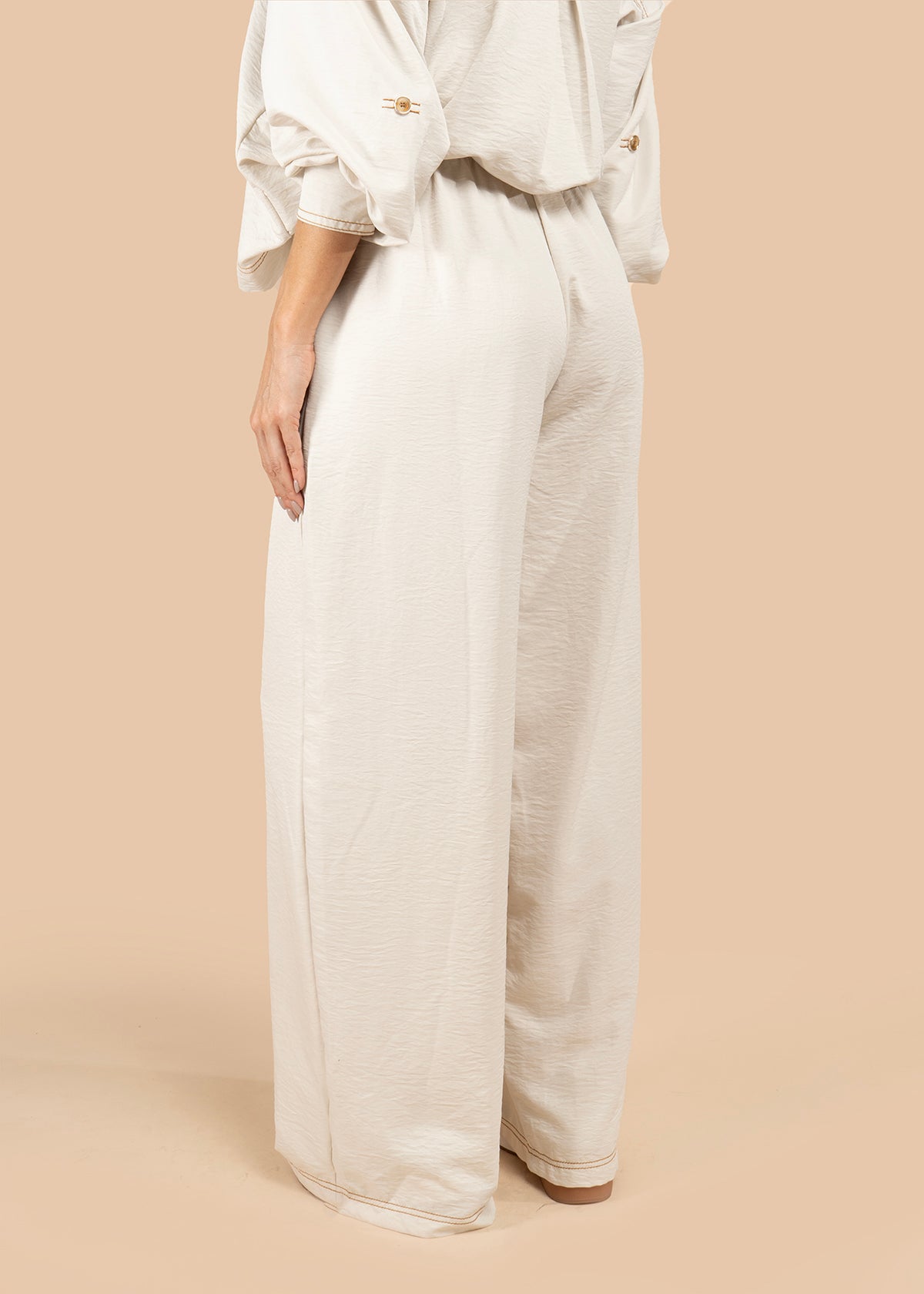 Pantalón color beige con cordón en cintura 105828