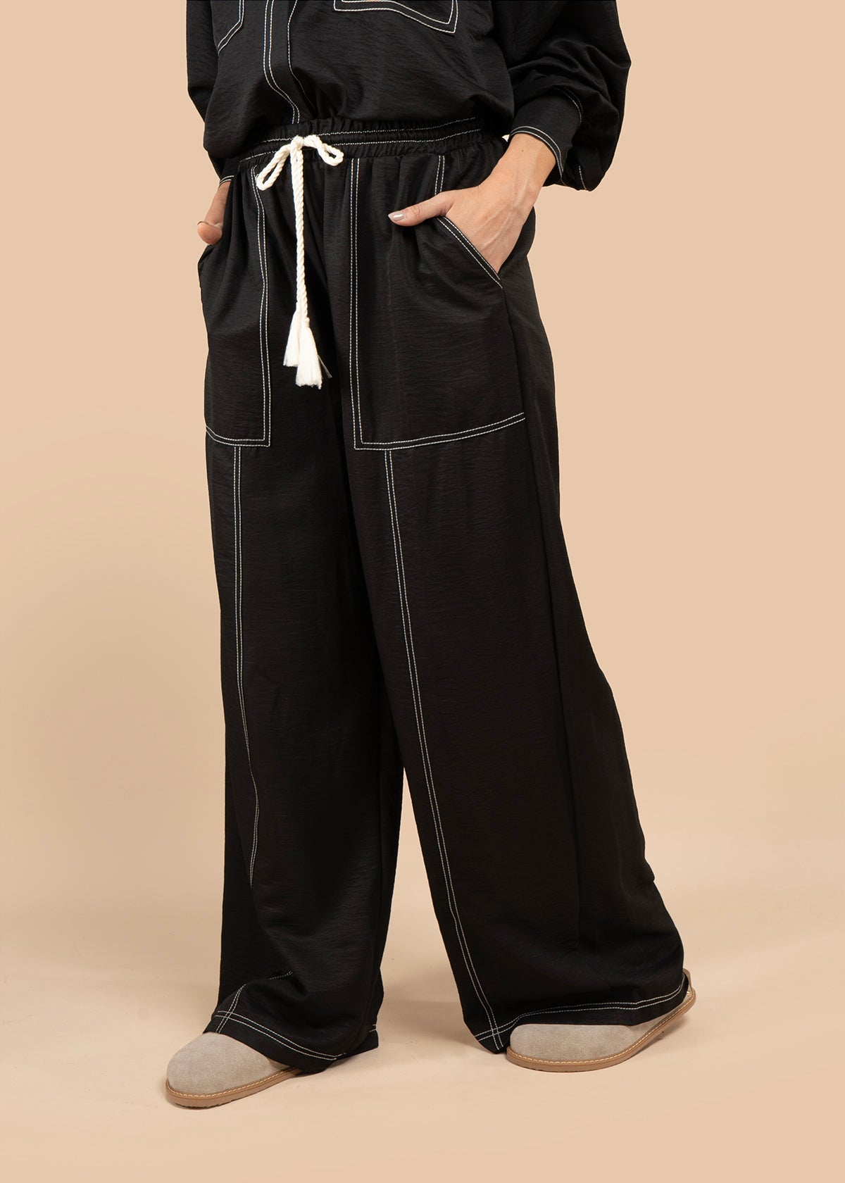 Pantalón color negro con cordón en cintura 105828