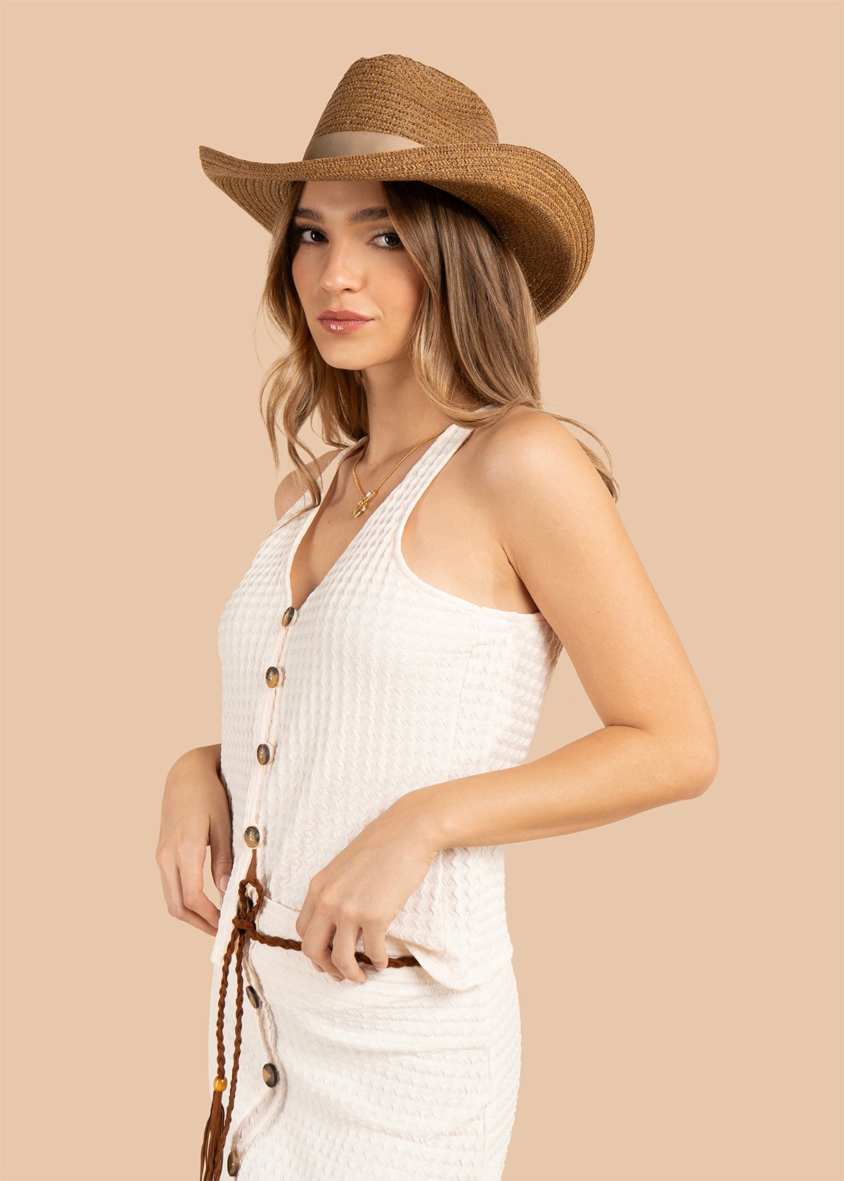 Blusa color beige con textura y botones frontales 105830