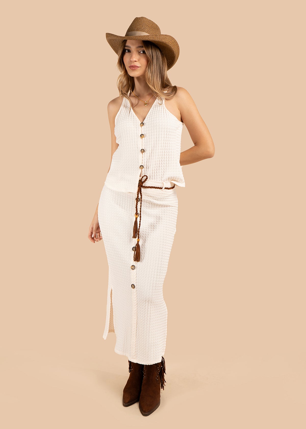 Falda color beige con textura y lazo con borlas 105831