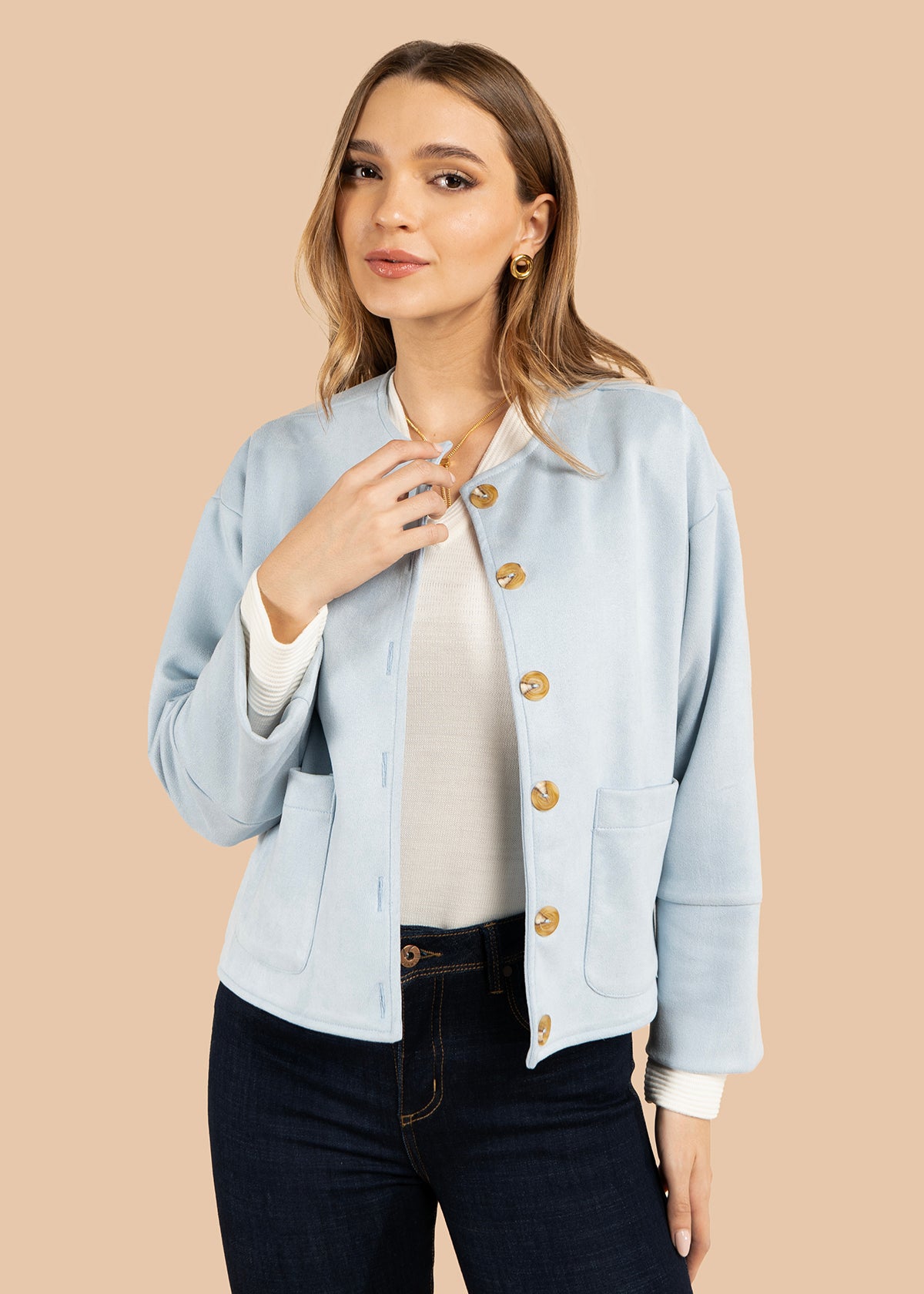 Chaqueta color azul con botones efecto carey 105835