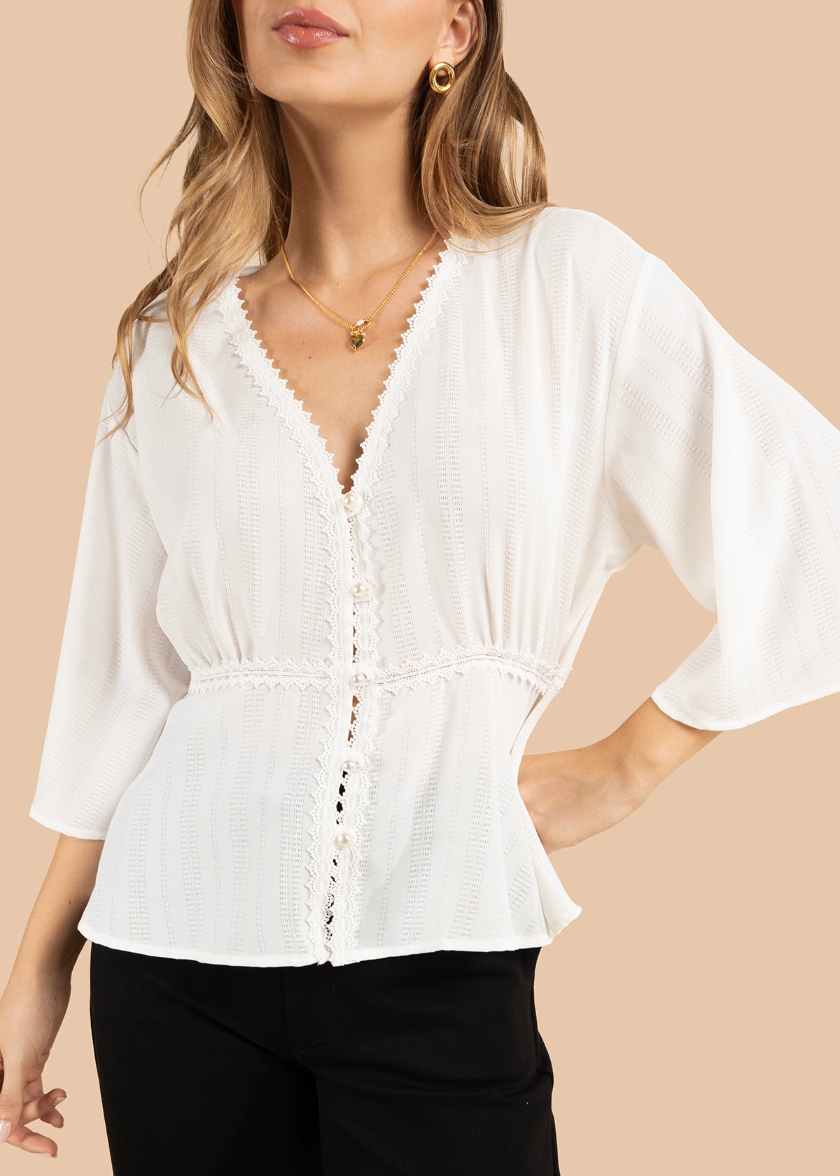 Blusa color blanco con cuello en V 105842
