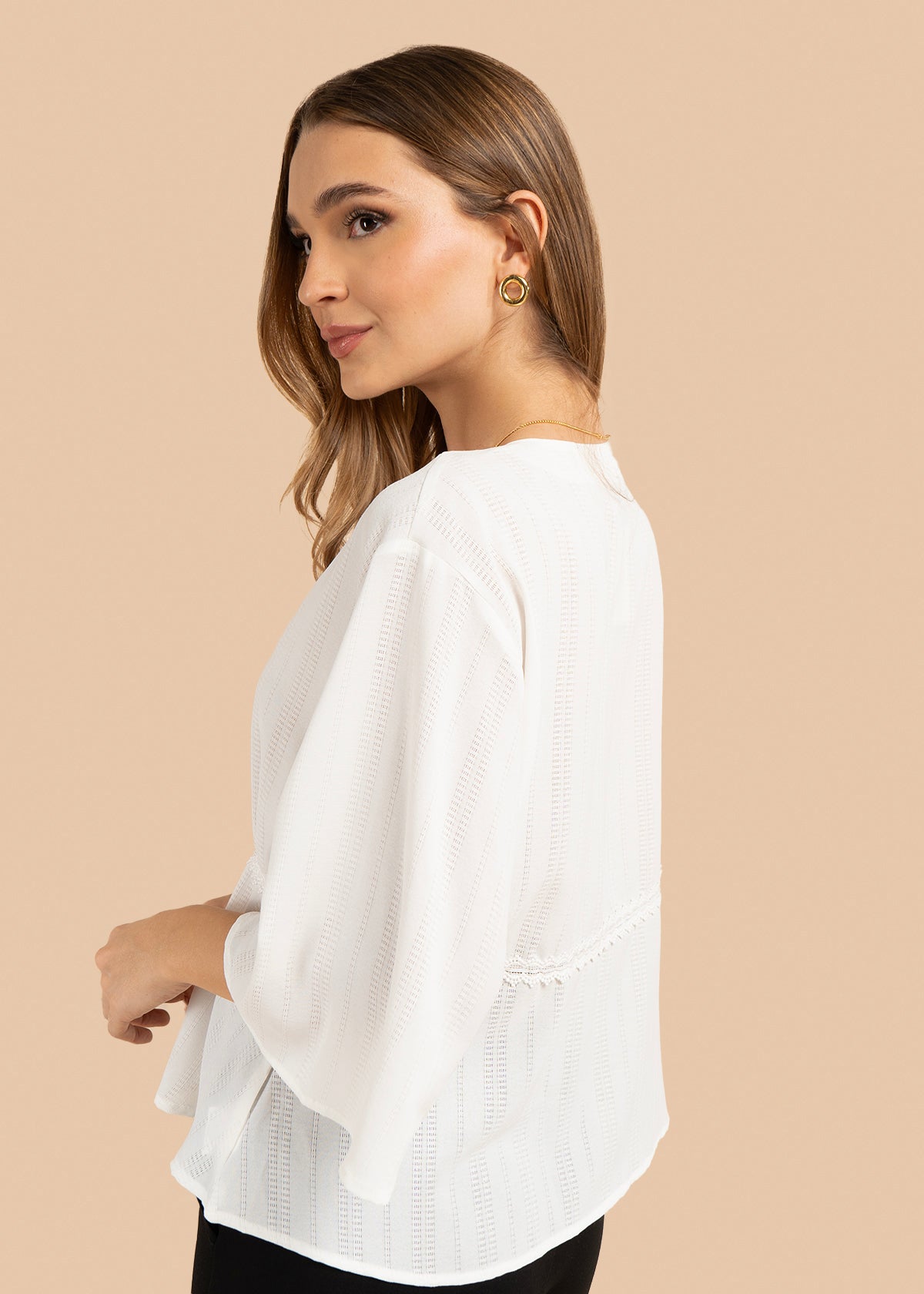 Blusa color blanco con cuello en V 105842