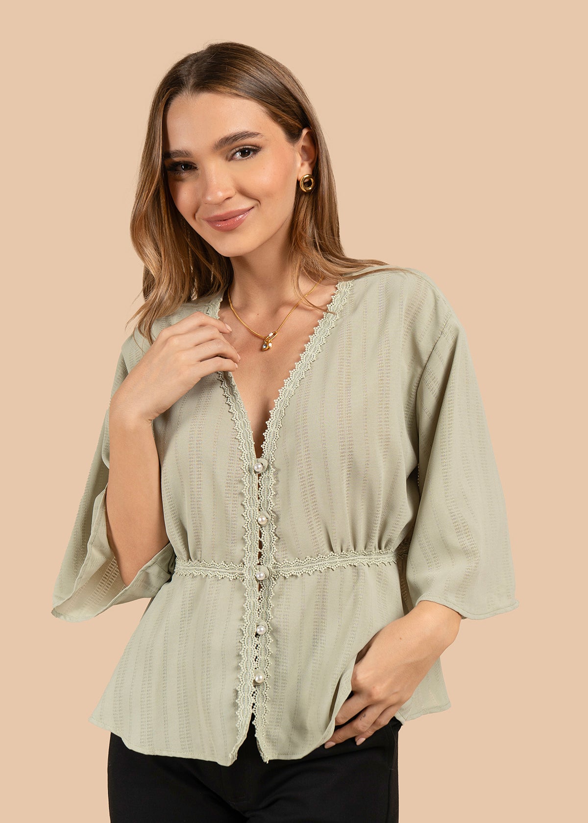 Blusa color verde con cuello en V 105842