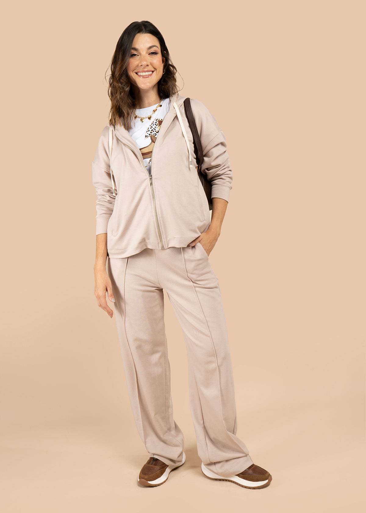 Buzo color camel con cremallera 105847