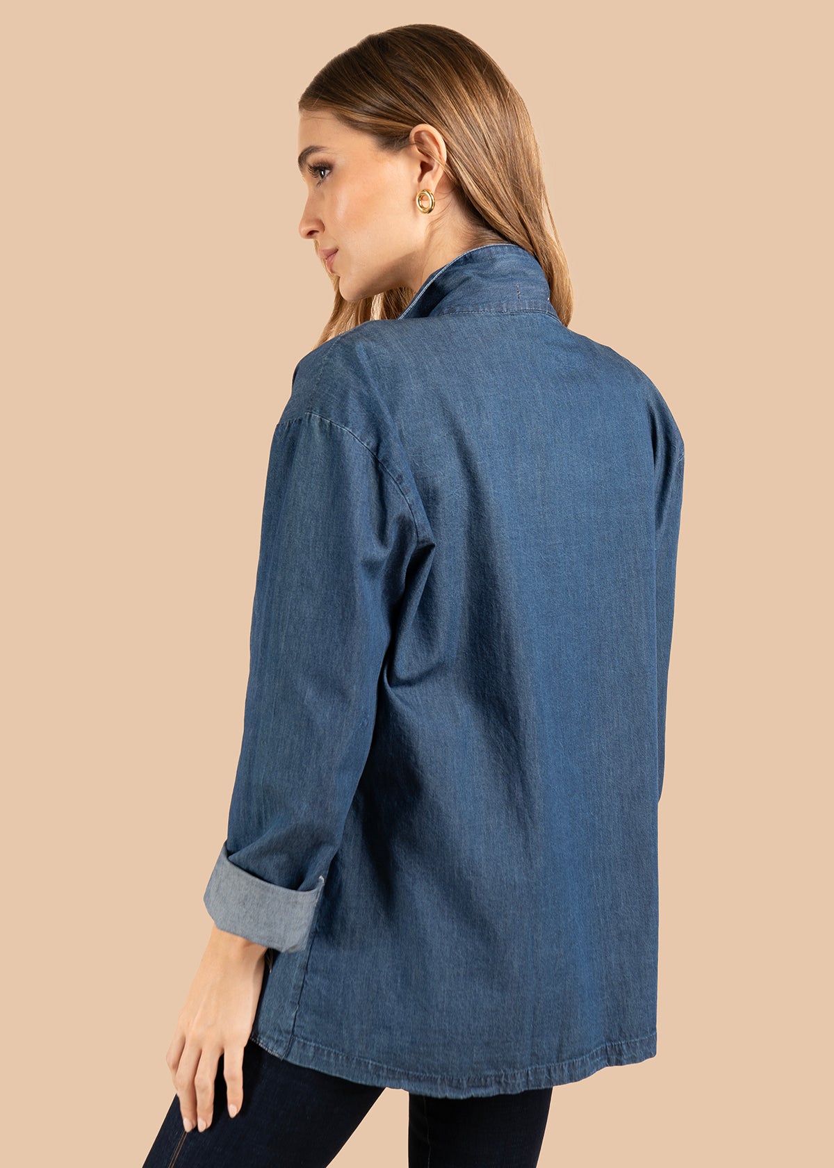 Chaqueta color azul con bordado de pájaro y motivos florales 105852