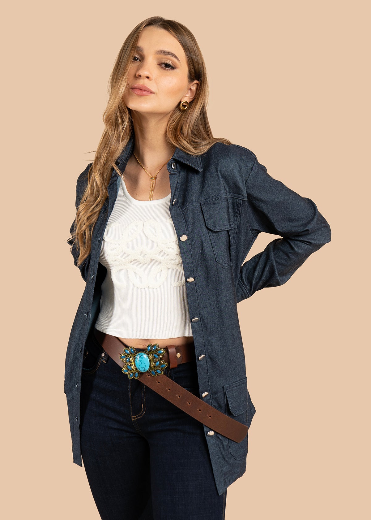 Chaqueta color azul con cinturón y múltiples bolsillos 105853