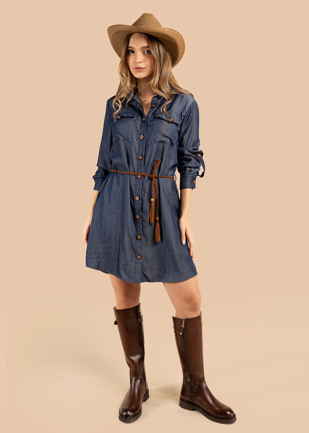 Vestido color azul con botones frontales y cinturón trenzado café 105854