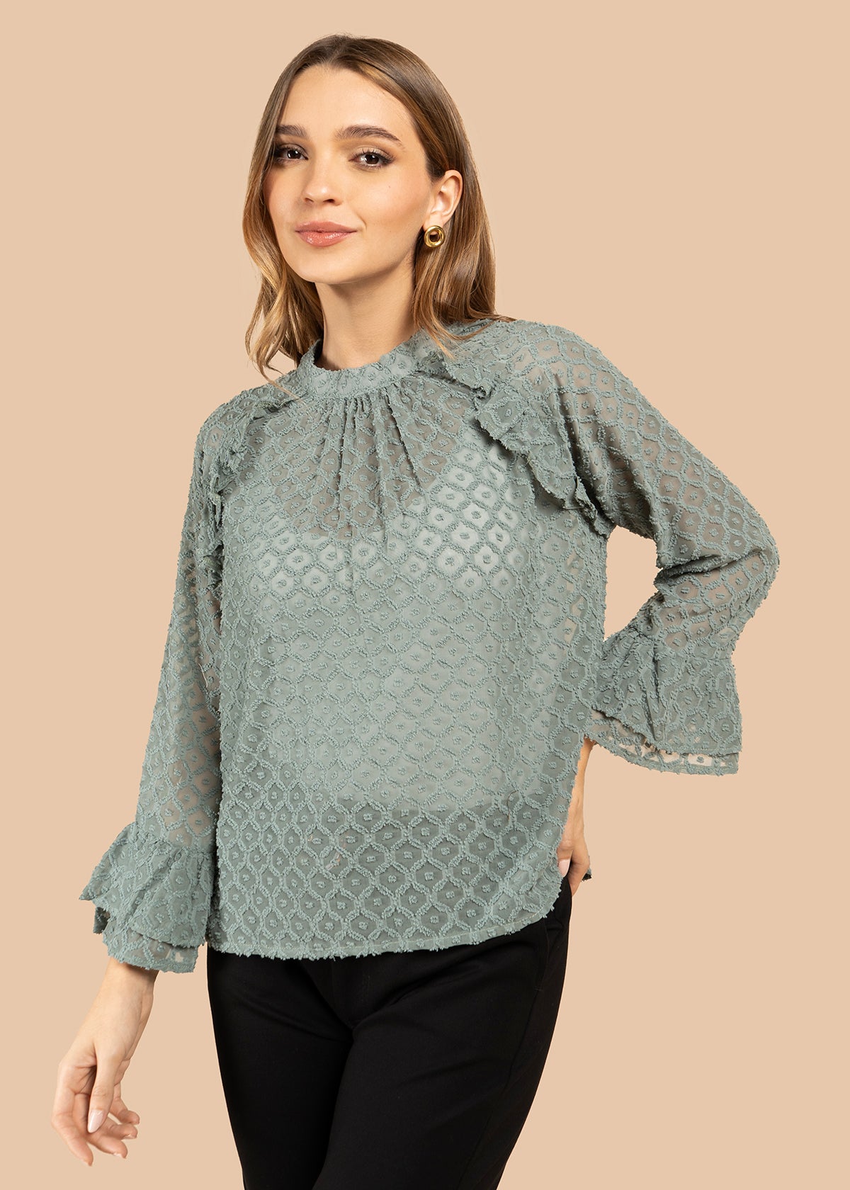 Blusa color verde con transparencia y tela con relieve 105855