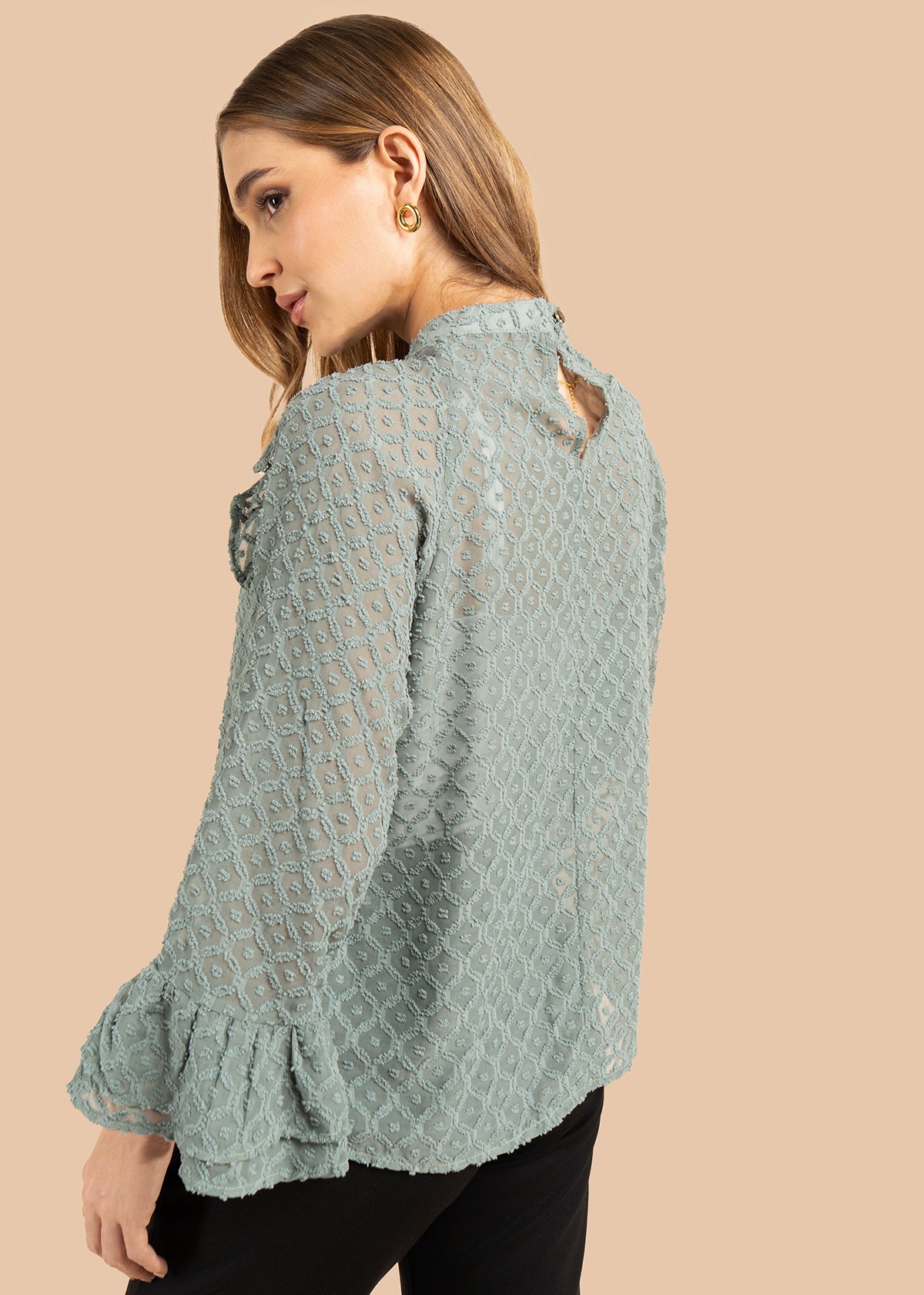 Blusa color verde con transparencia y tela con relieve 105855