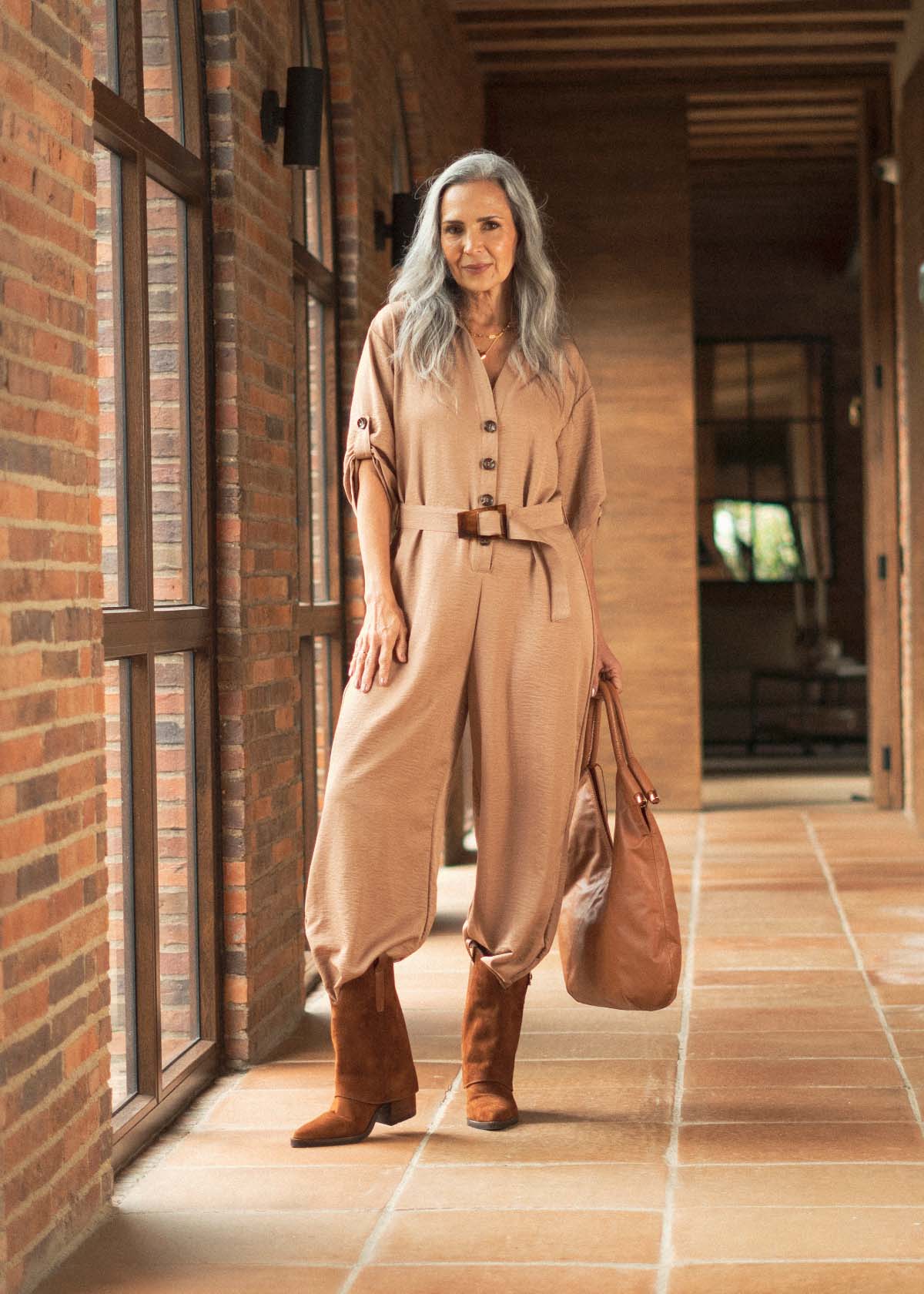 Enterizo color camel con botones frontales y cinturón ajustable 105856