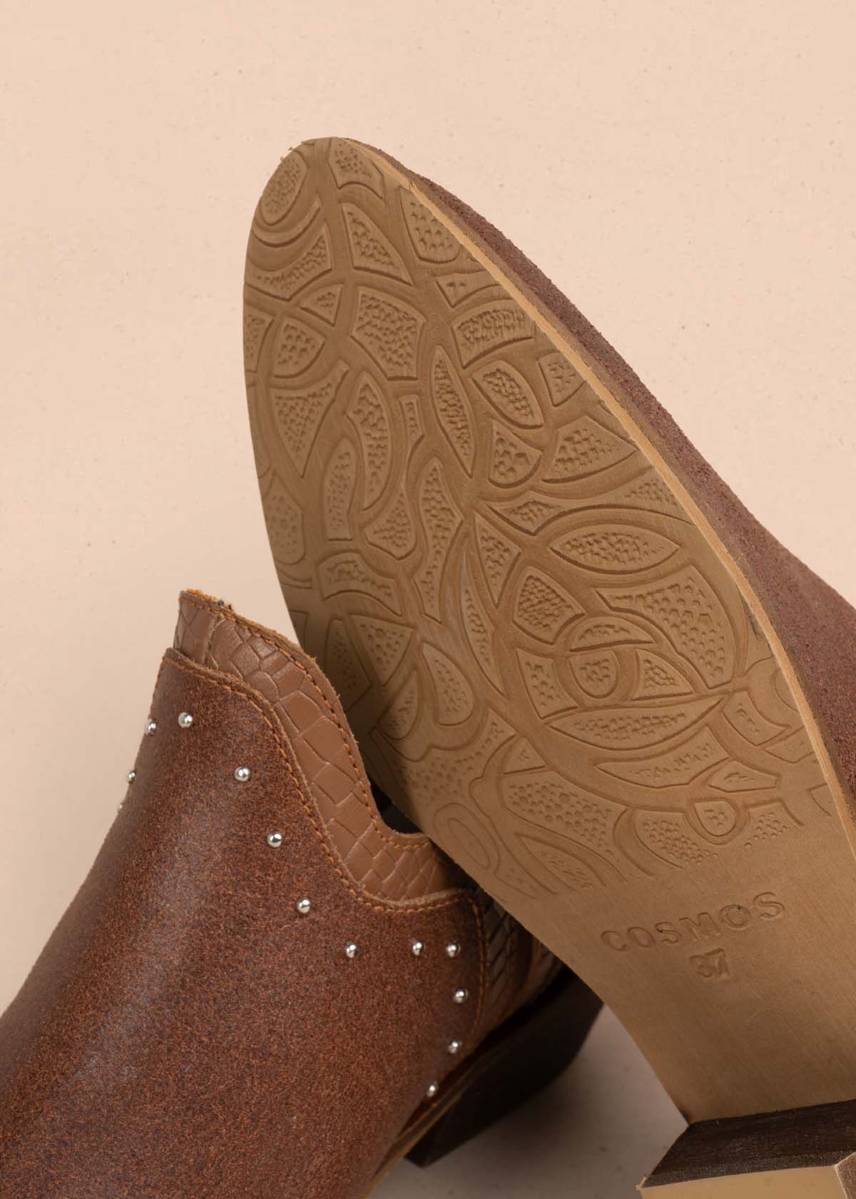 Botines en cuero color café con taches 105872