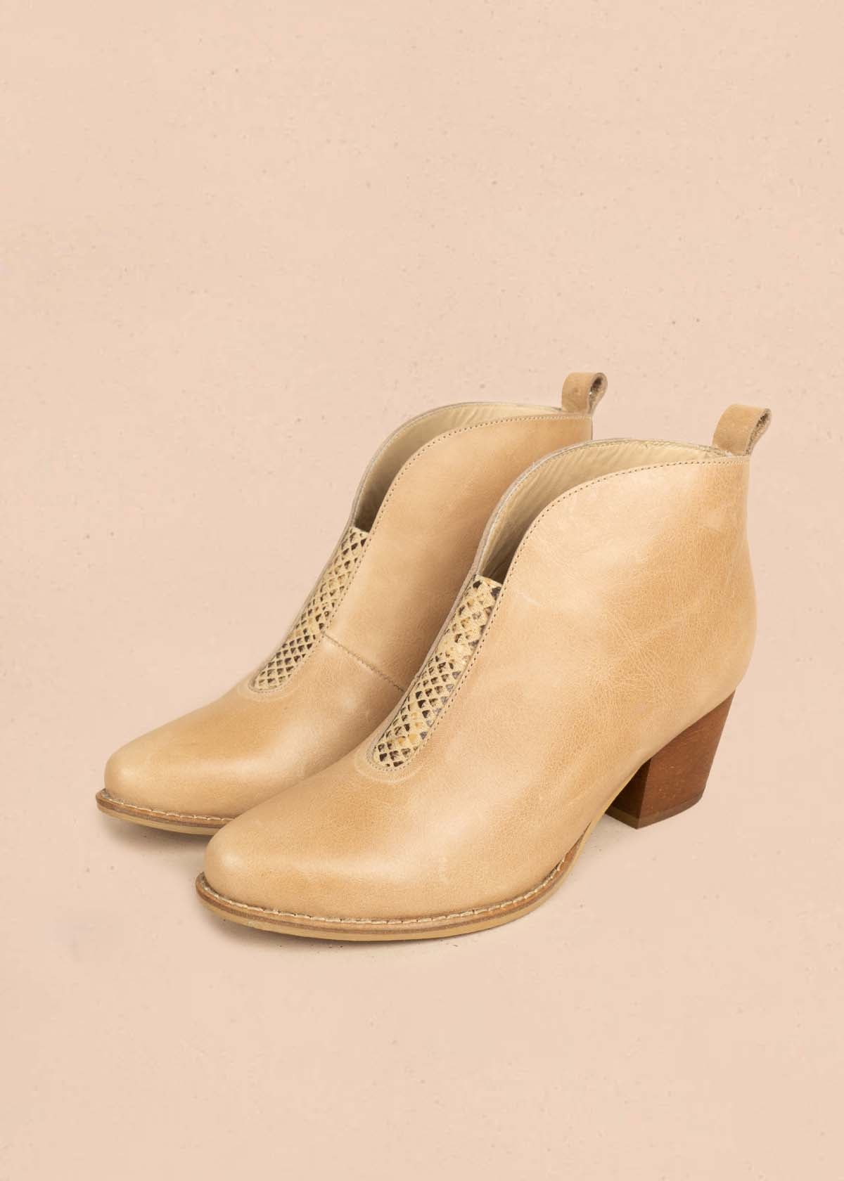 Botines en cuero color beige 105873