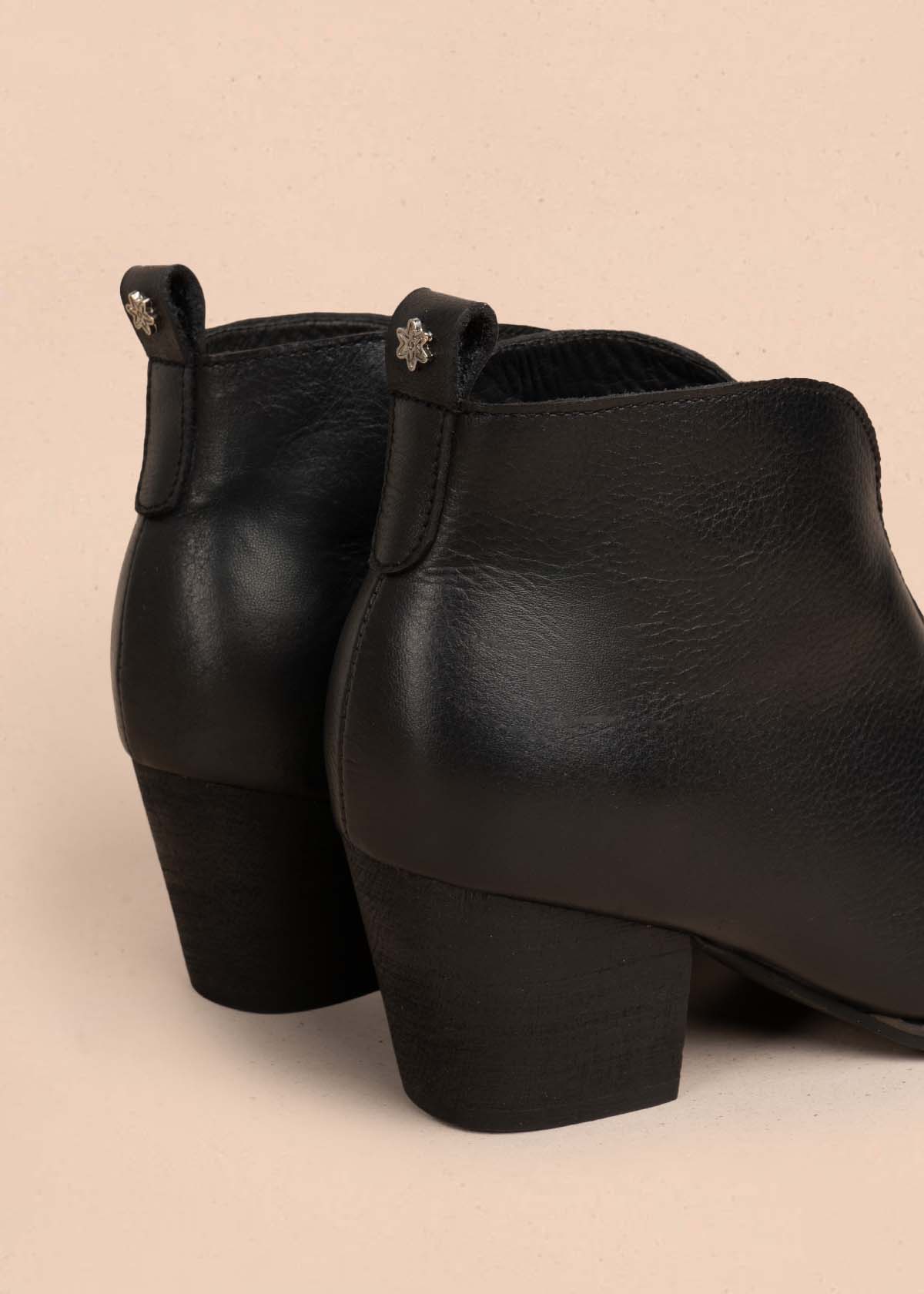 Botines en cuero color negro 105873