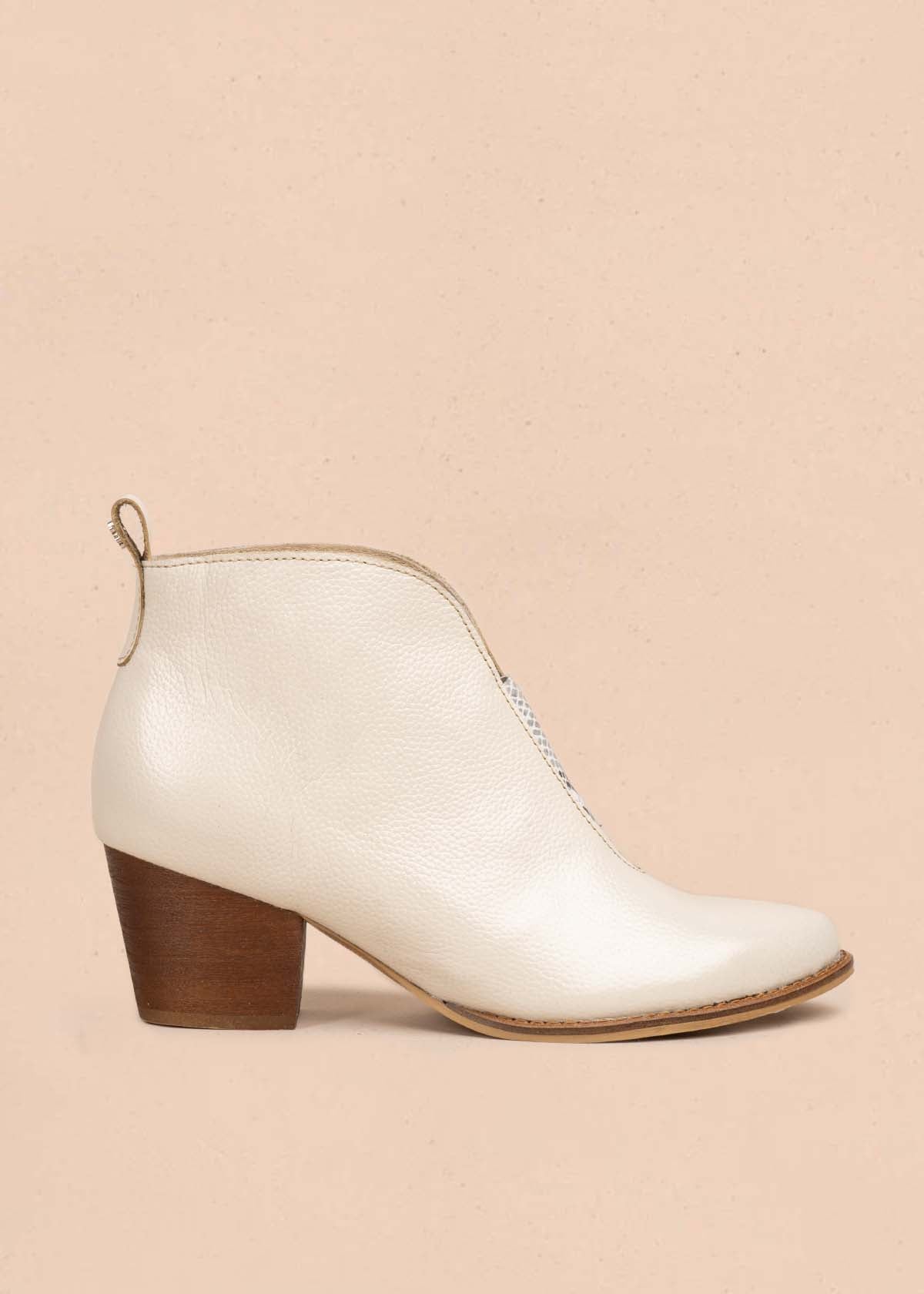 Botines en cuero color talco 105873