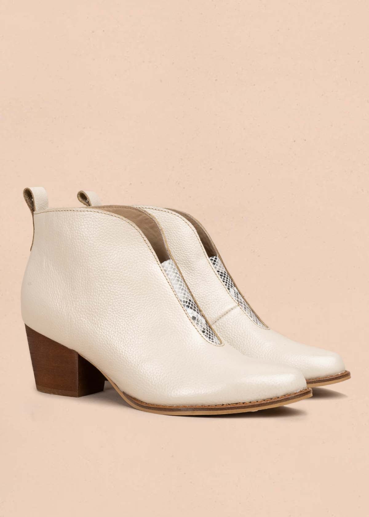 Botines en cuero color talco 105873