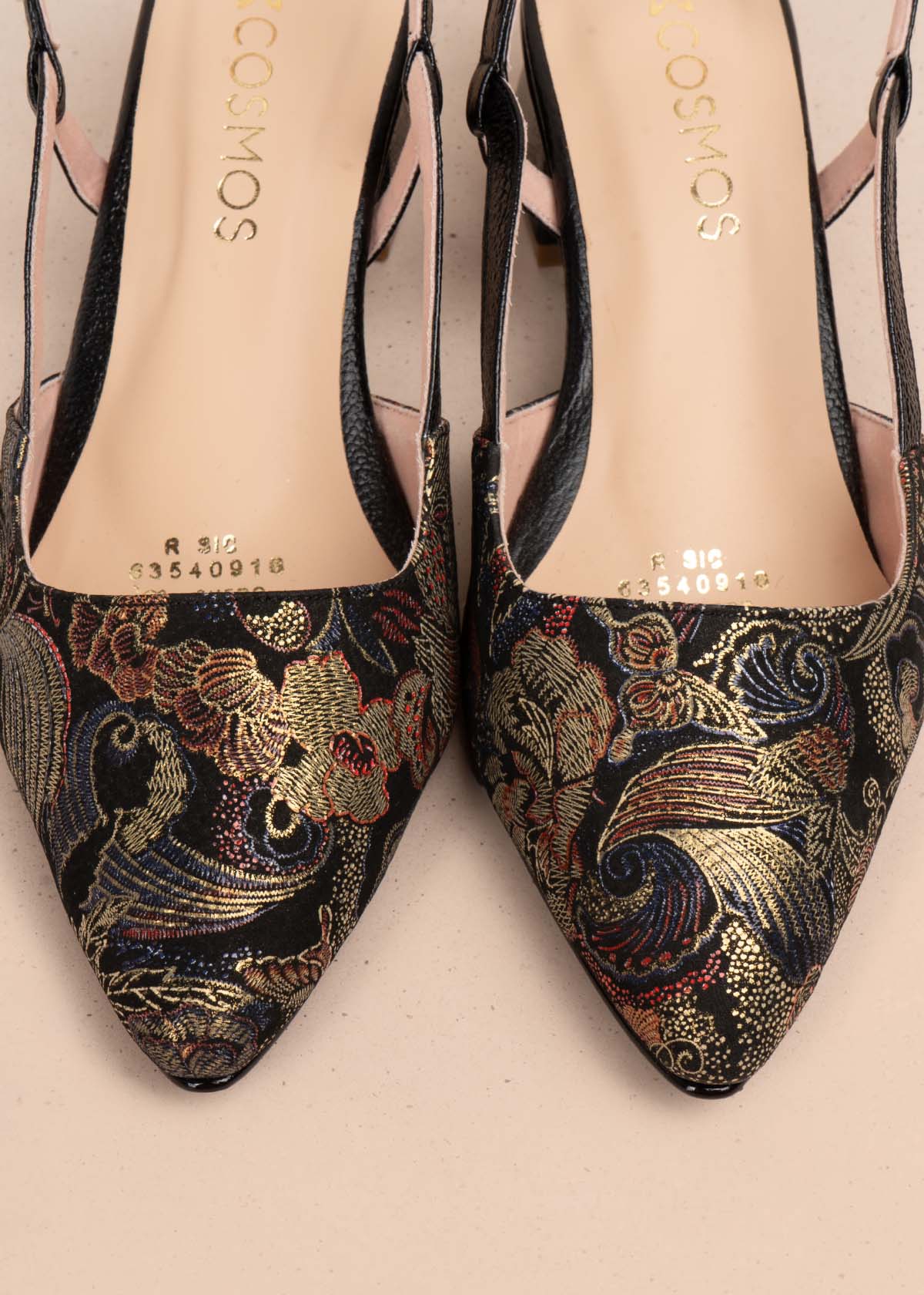 Trabilla en cuero negro con brocado ornamentado 105926