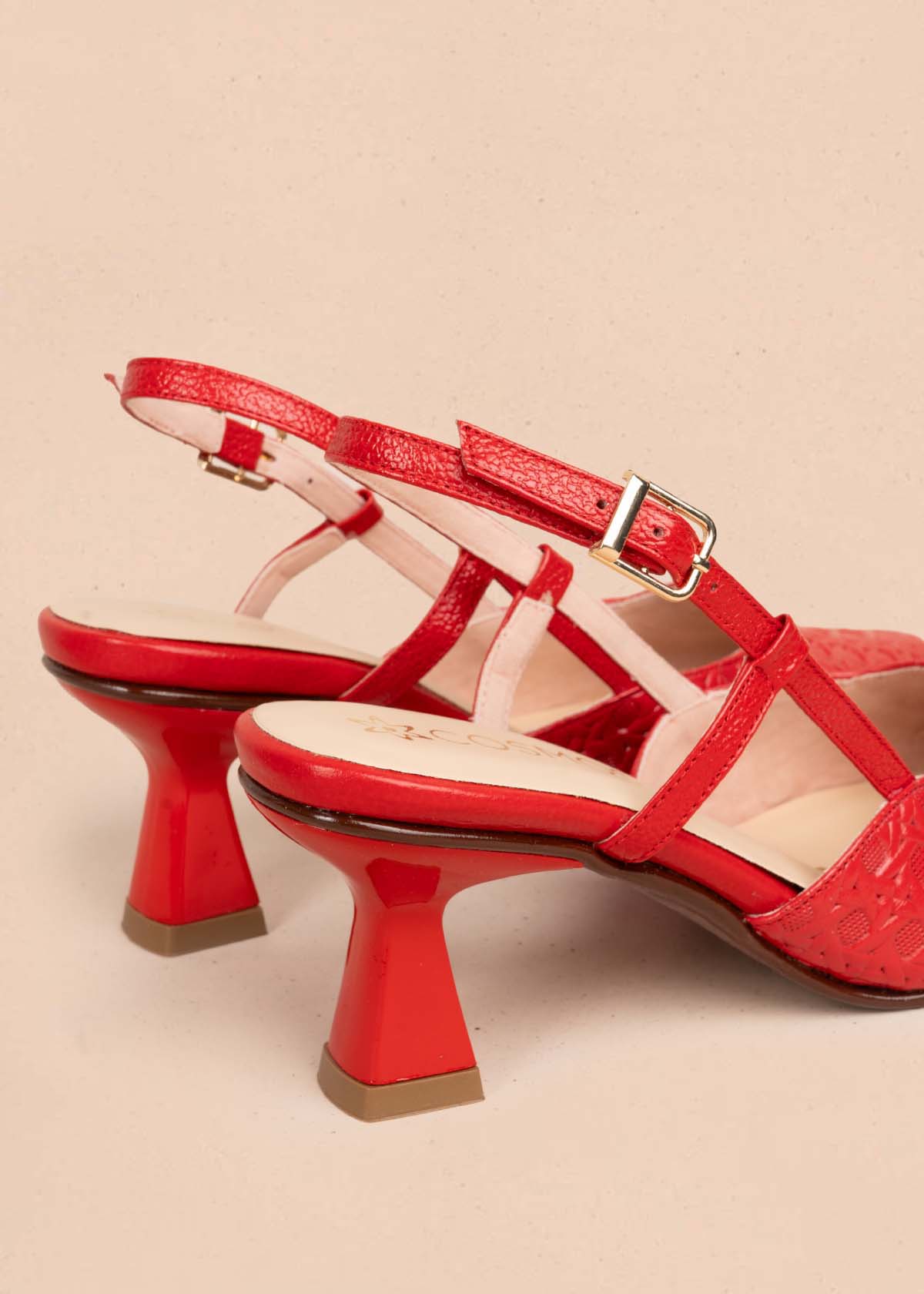 Tacones trabilla en cuero color rojo con tacón copa 105927