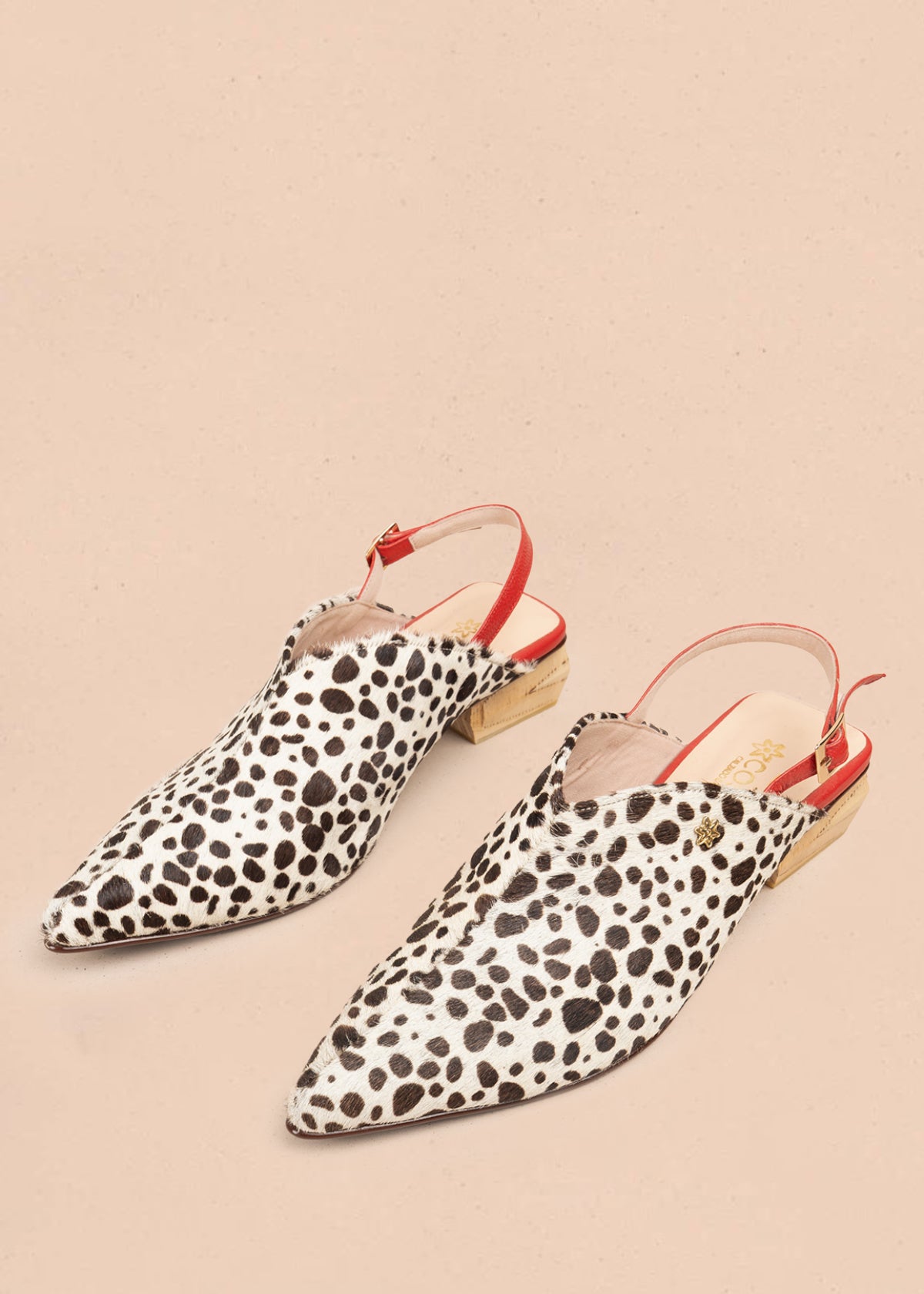 Trabilla en cuero color animal print con correa roja 105928