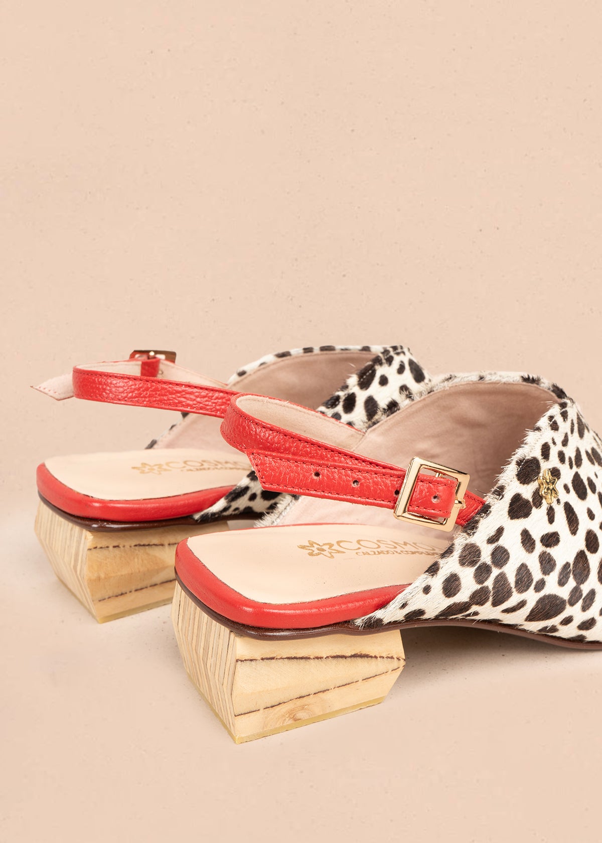 Trabilla en cuero color animal print con correa roja 105928