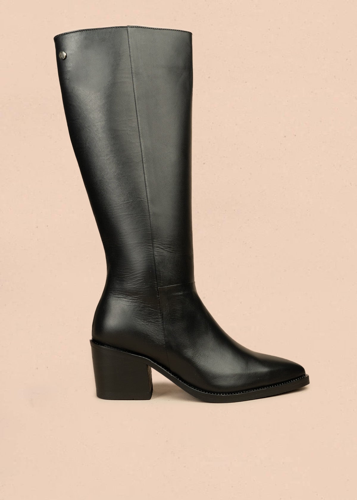 Botas de cuero color negro con corte alto y acabado liso 105970