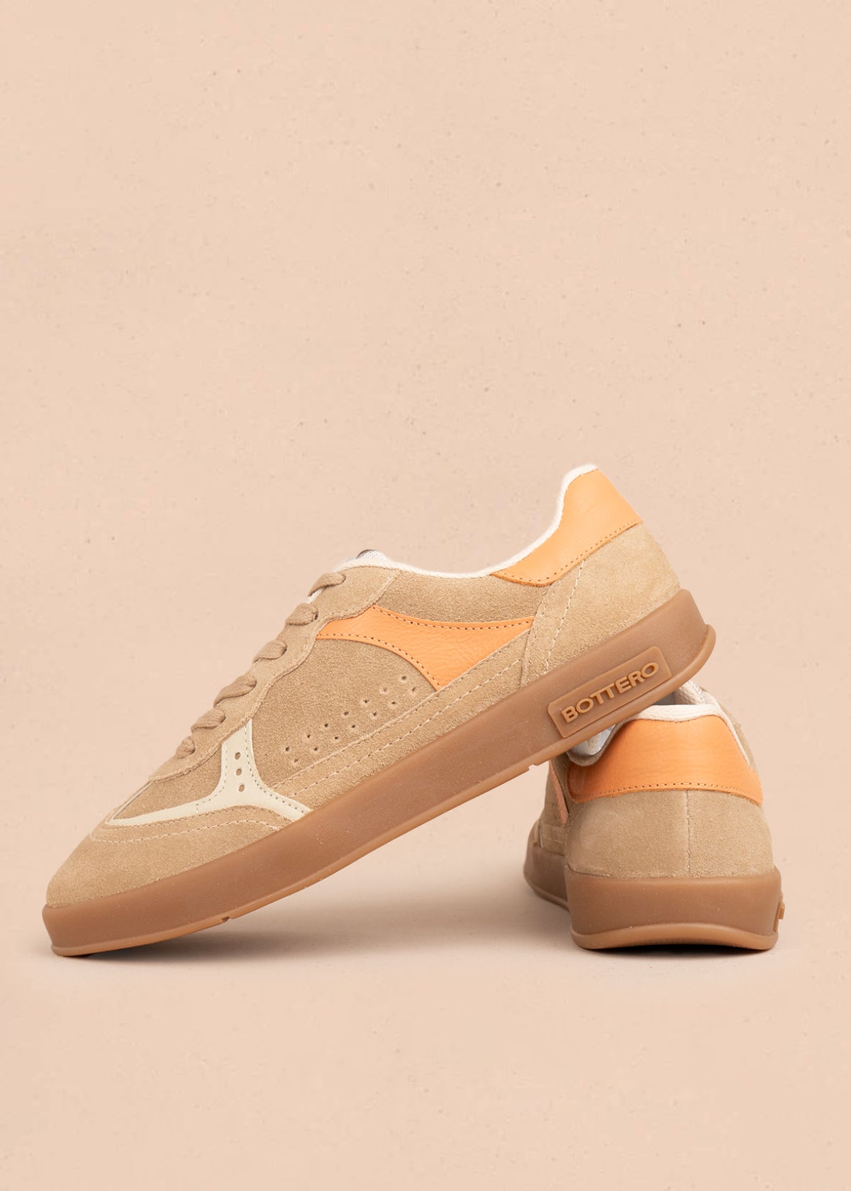 Deportivo en cuero color canela con diseño perforado 105974