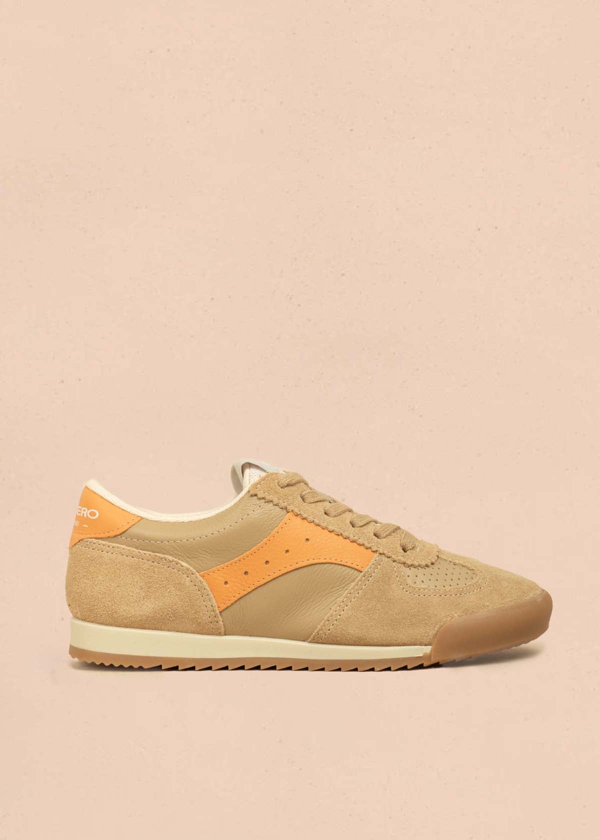 Tenis casuales en cuero color canela con detalles en naranja 105977