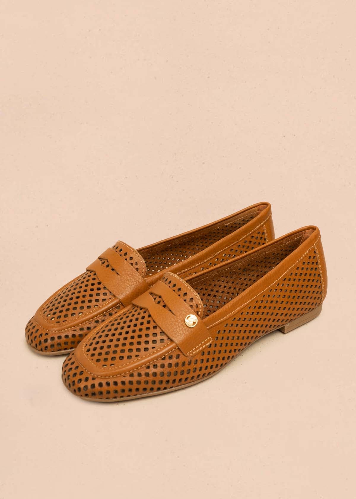 Mocasines en cuero color miel con perforaciones 105989