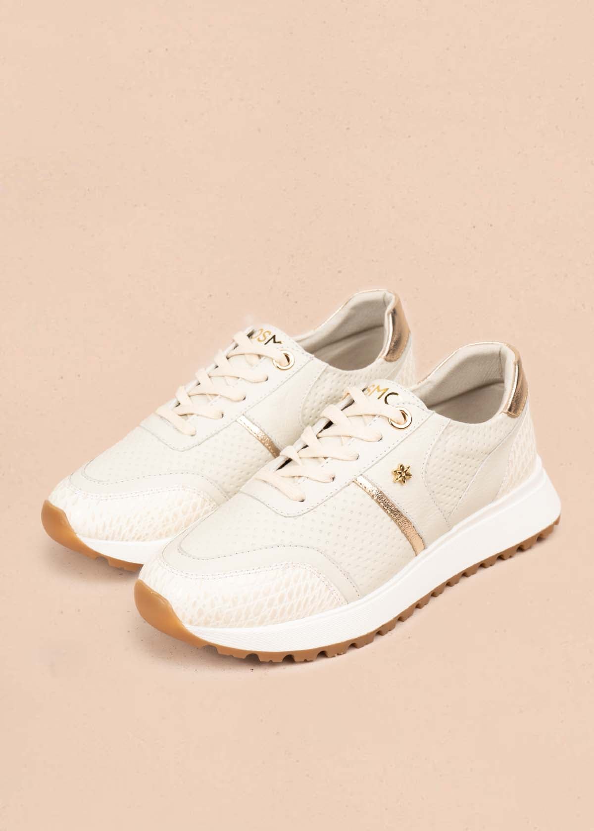Deportivo en cuero color talco con raya decorativa y textura croco 106020