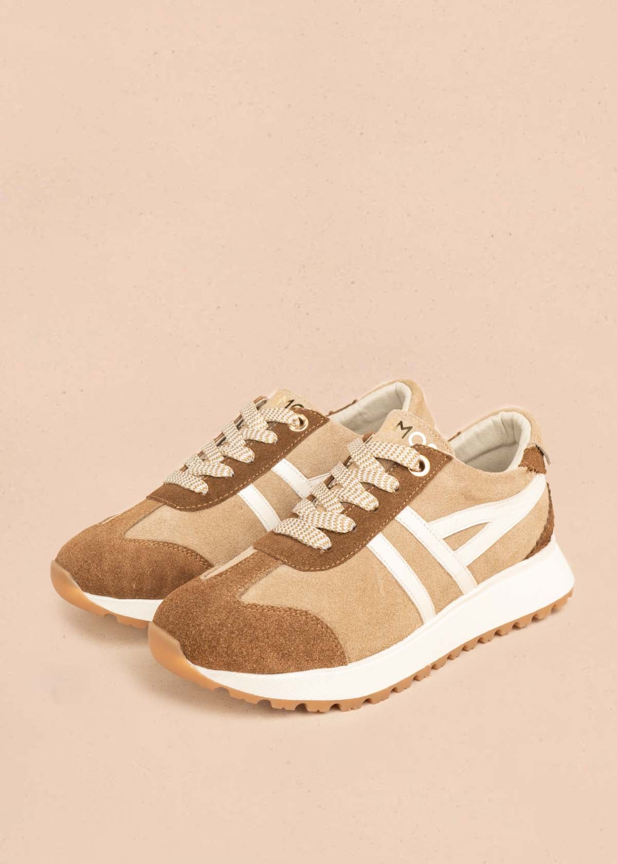 Deportivo en cuero color café con líneas decorativas y suela texturizada 106025