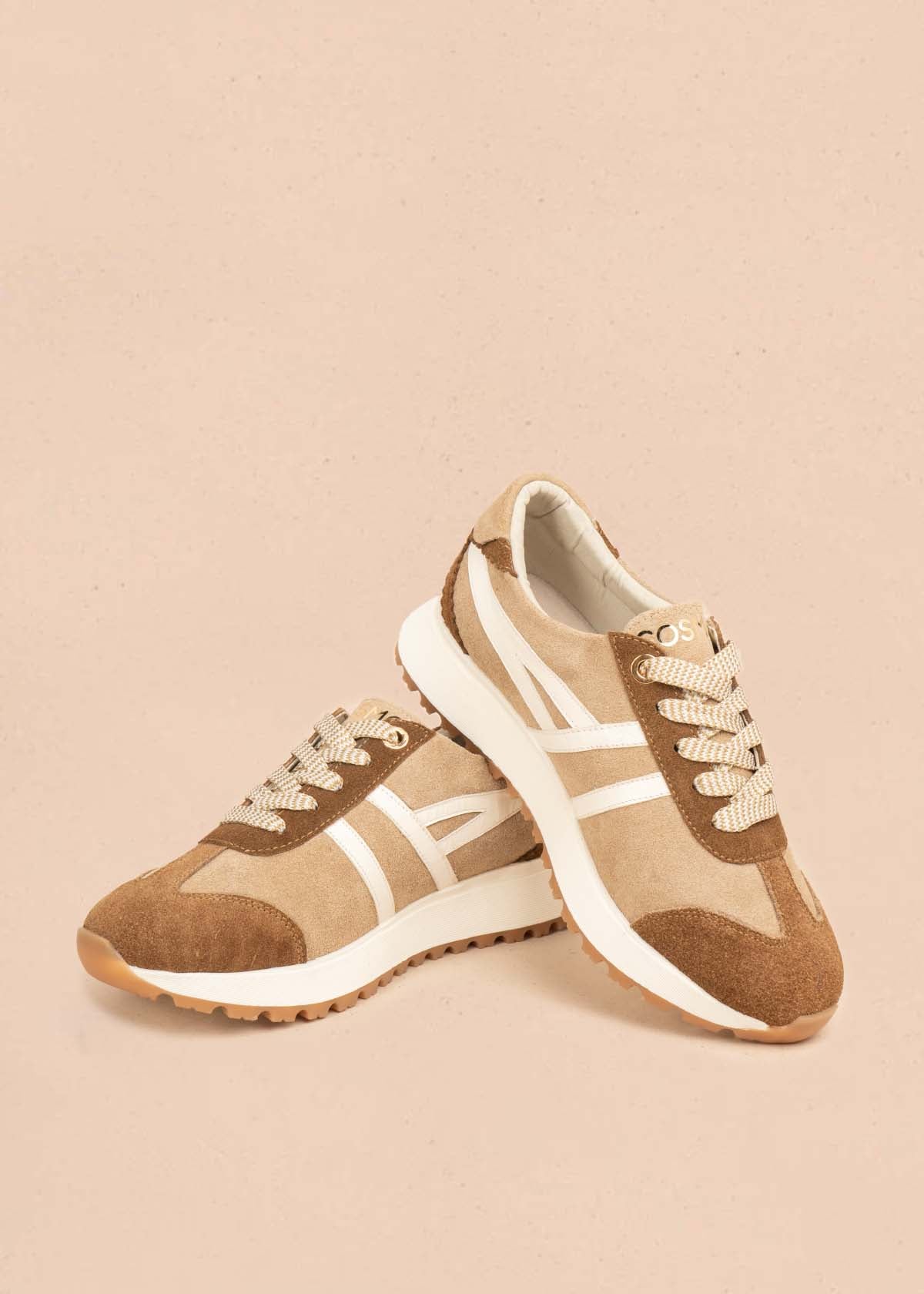 Deportivo en cuero color café con líneas decorativas y suela texturizada 106025