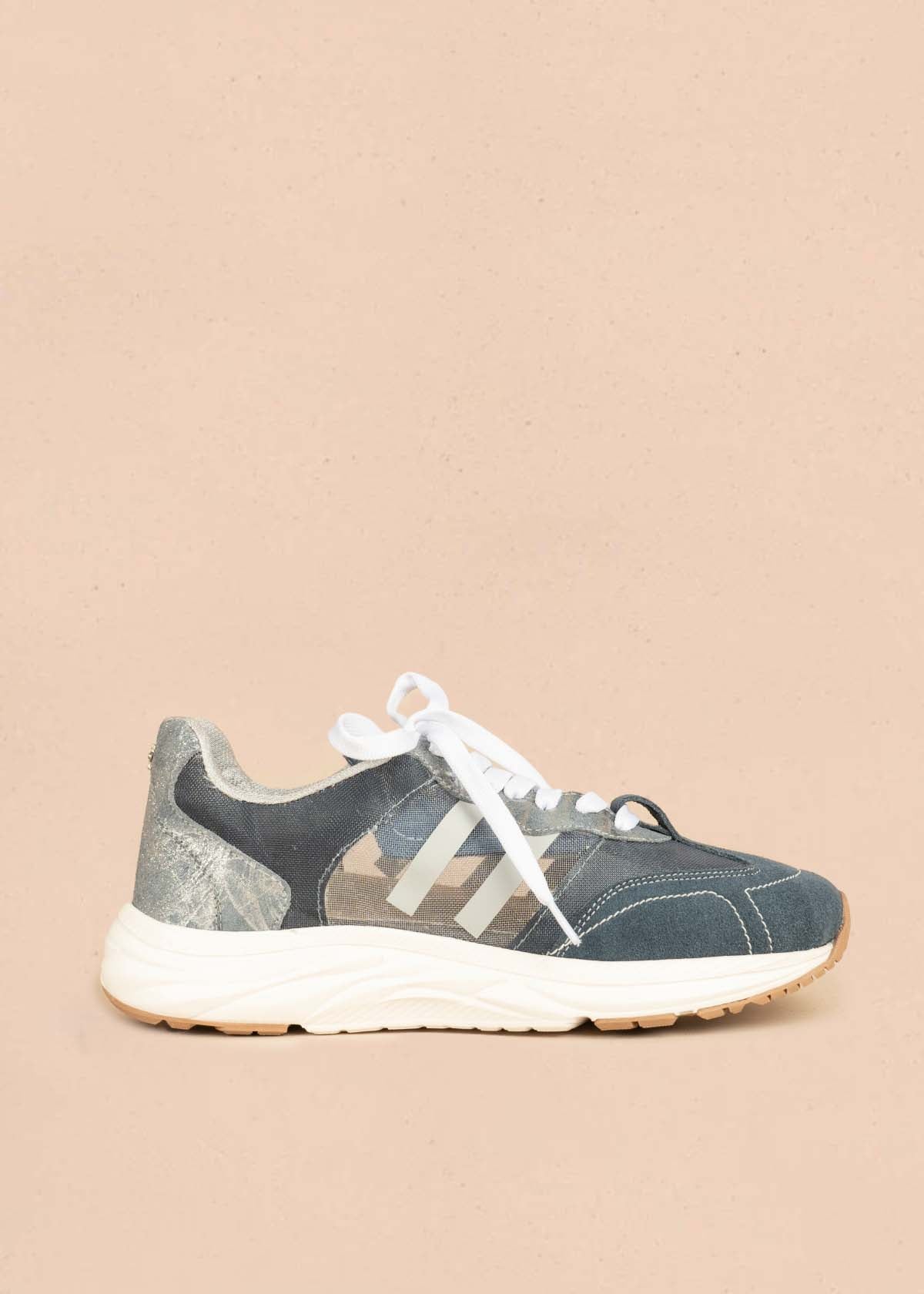 Tenis casuales en cuero color azul con capellada carnaza 106026