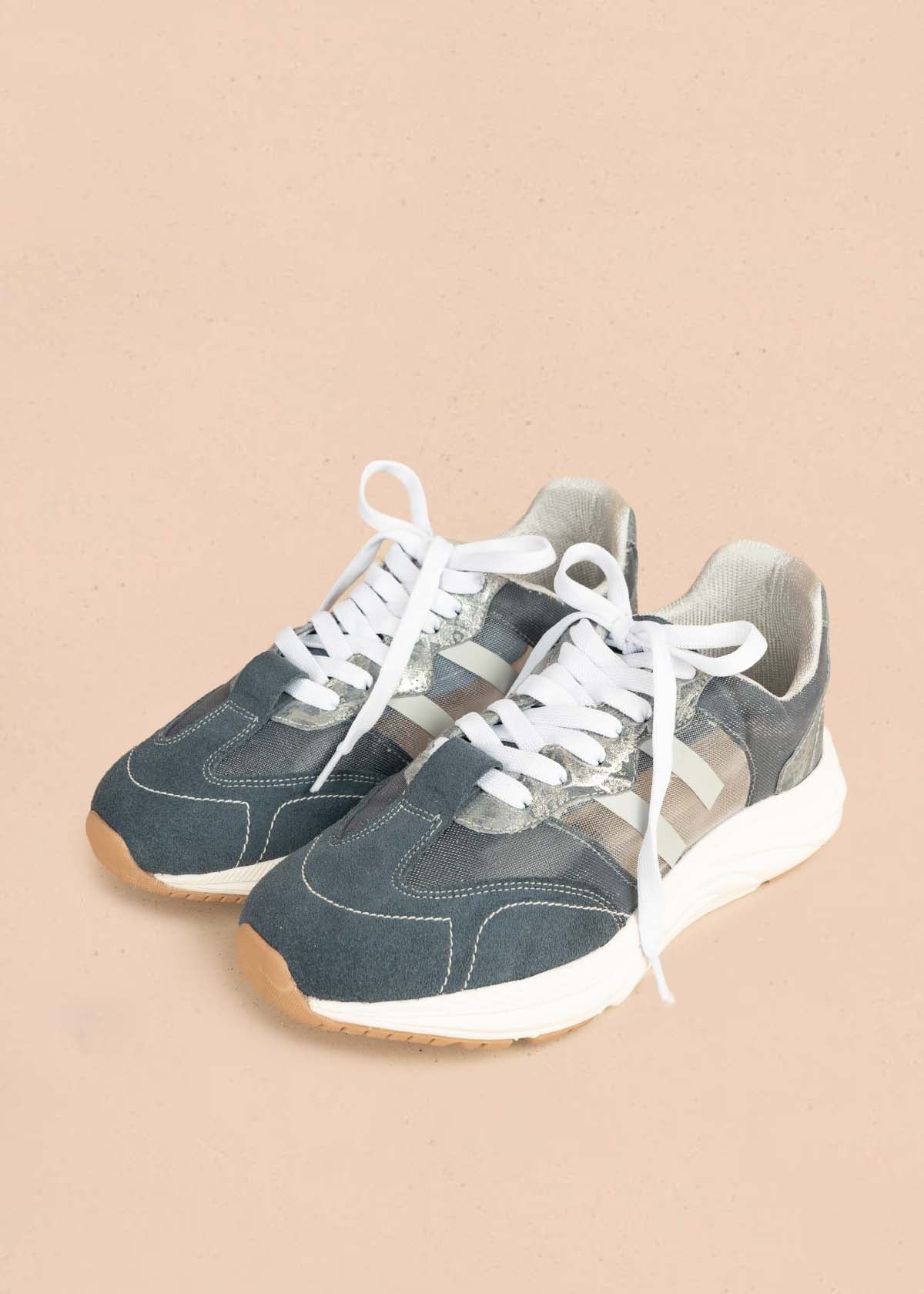 Tenis casuales en cuero color azul con capellada carnaza 106026