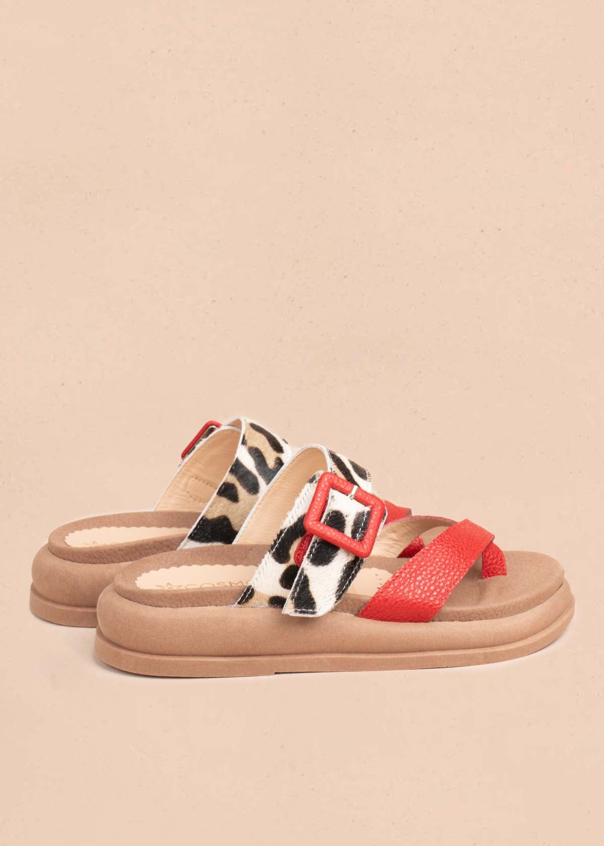 Sandalias en cuero color rojo y cuero con pelo animal print 106039